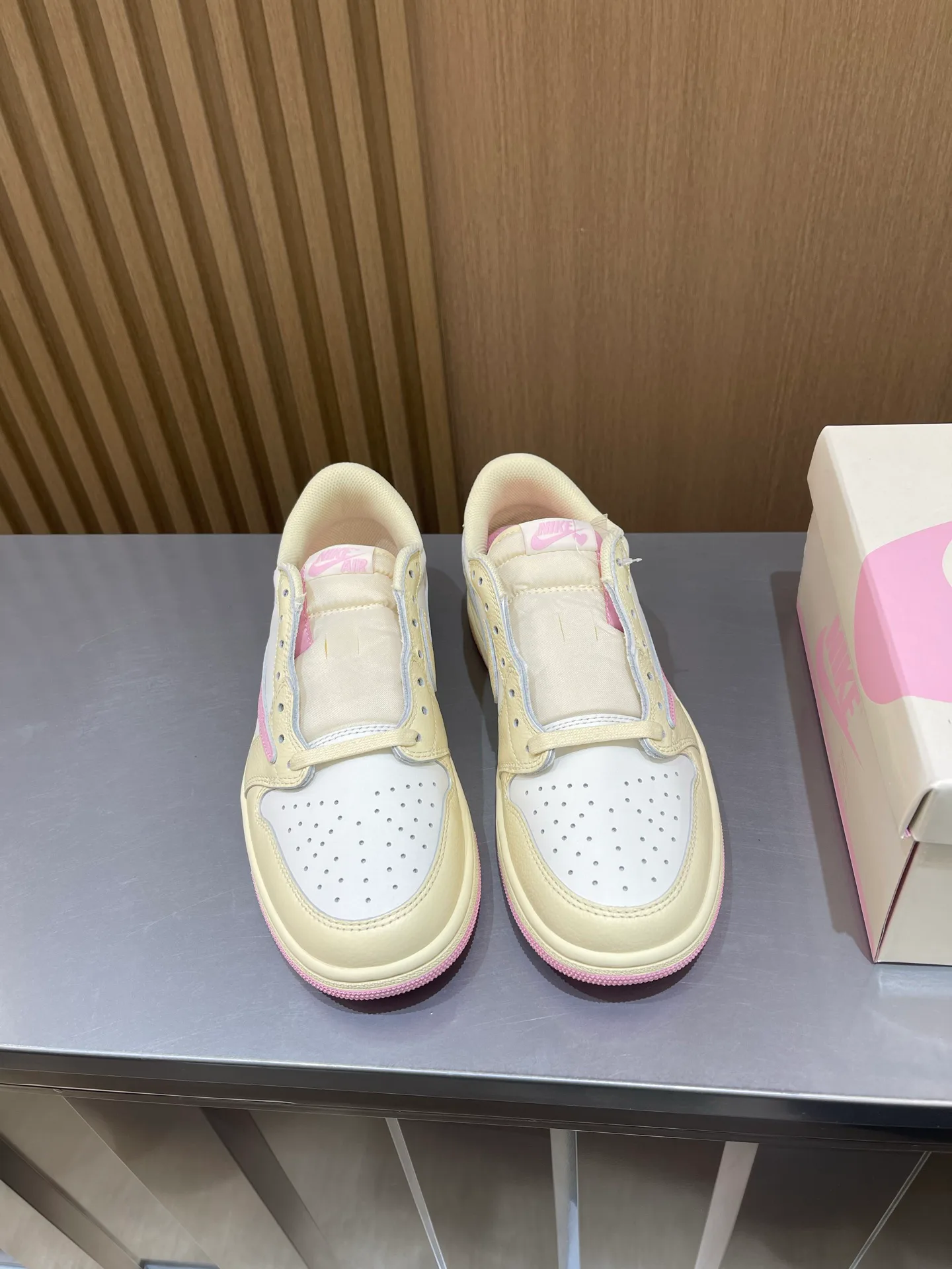 Кроссовки Женские Air Jordan 19539291