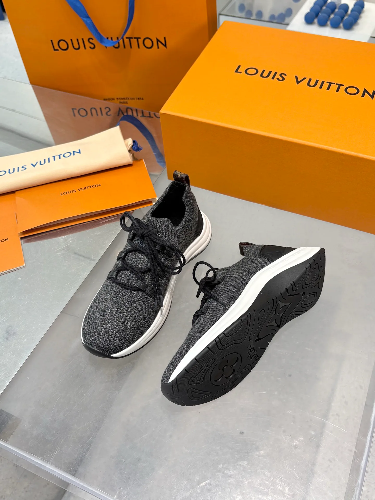 Кроссовки Женские Louis Vuitton 18055130