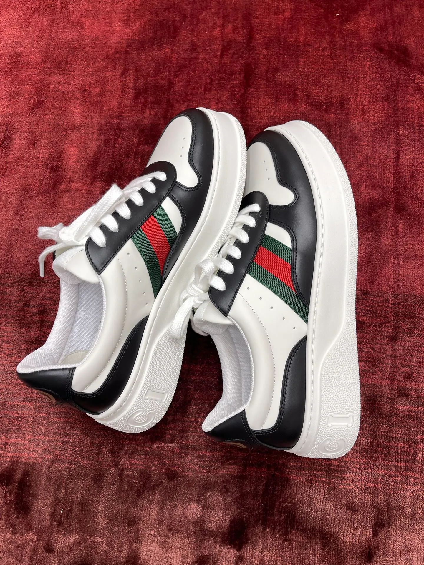 Кроссовки Женские Gucci 18995278