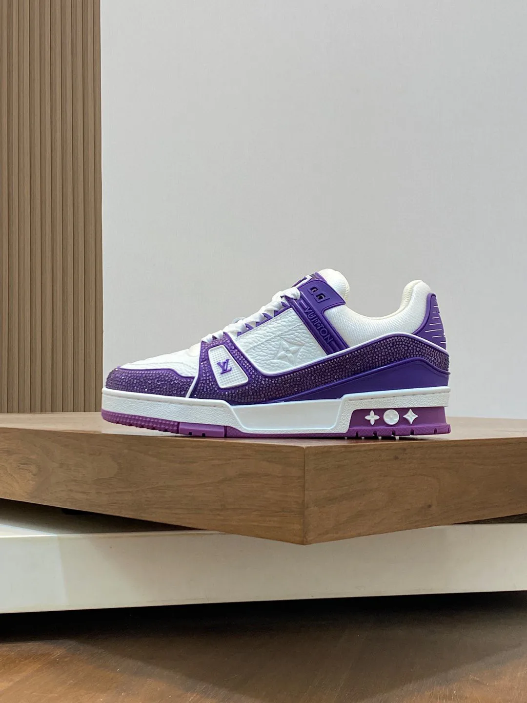 Кроссовки Женские Louis Vuitton 13074110