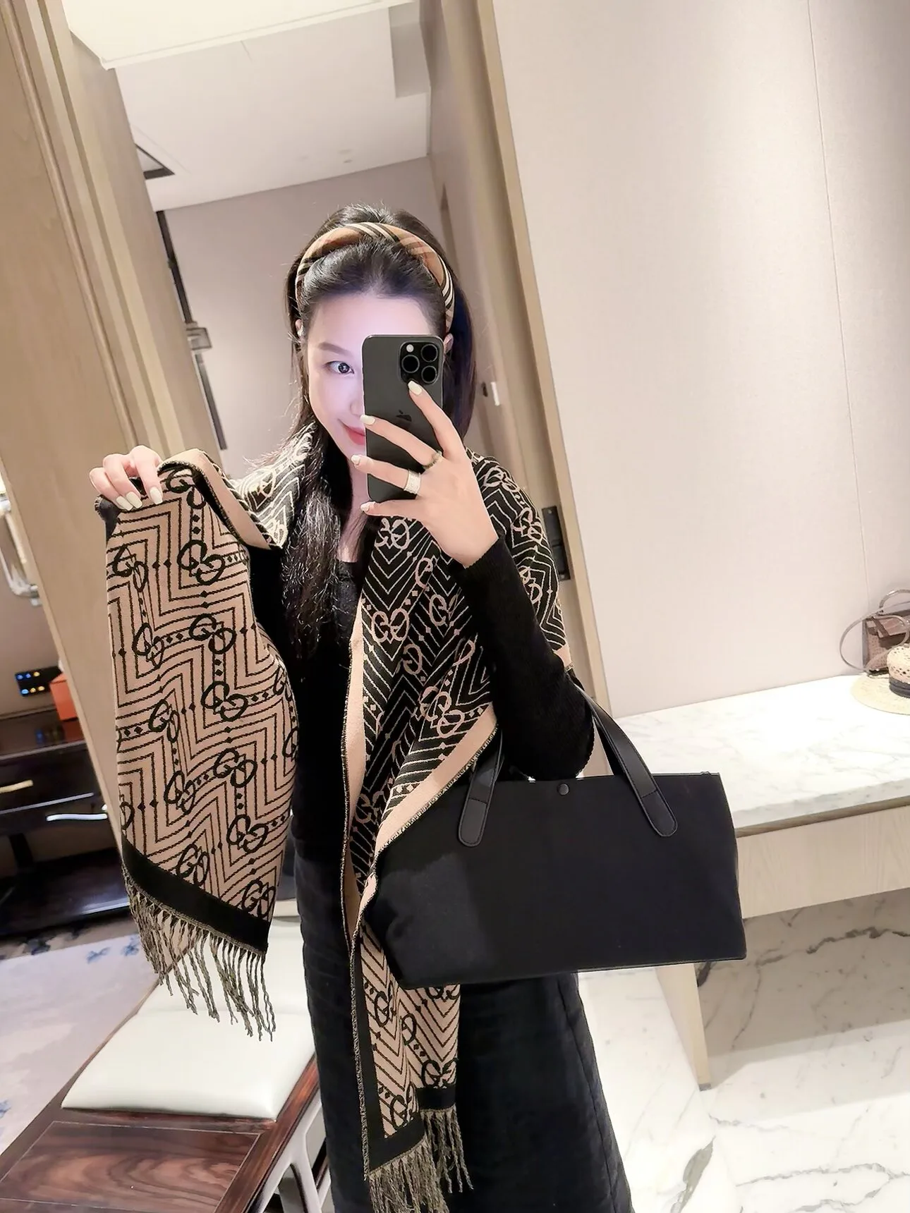 Шарфы Gucci 18377536