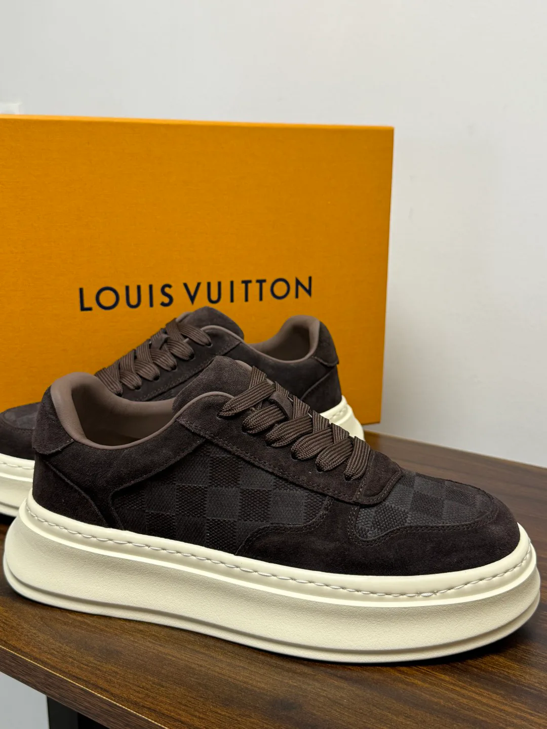 Кроссовки Мужские Louis Vuitton 19569380