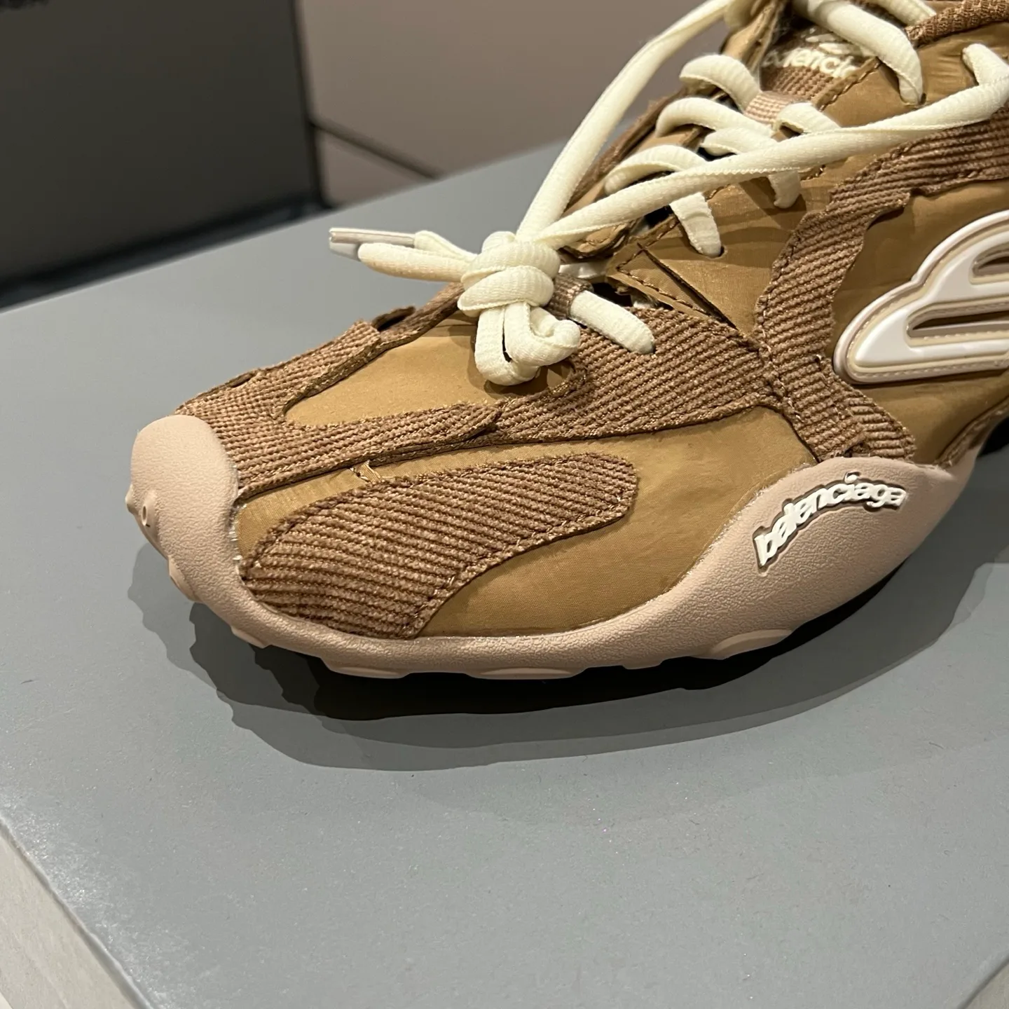 Кроссовки Женские Balenciaga 12948697