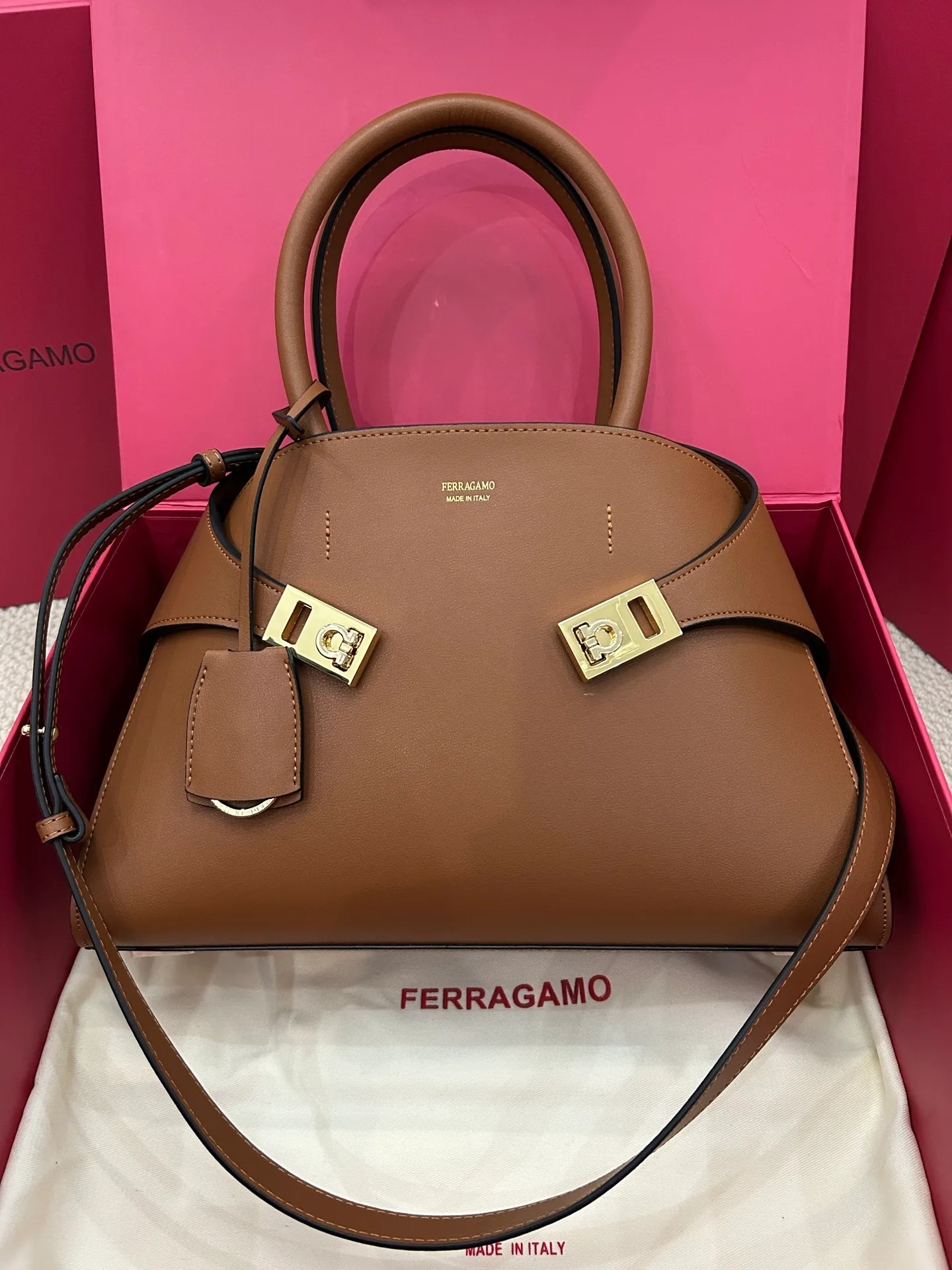 Классические Сумки Женские Salvatore Ferragamo 1401947