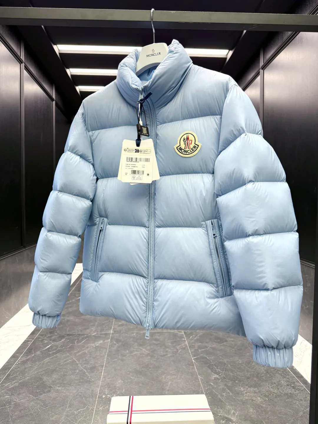 Куртки И Пуховики Мужские Moncler 17918145