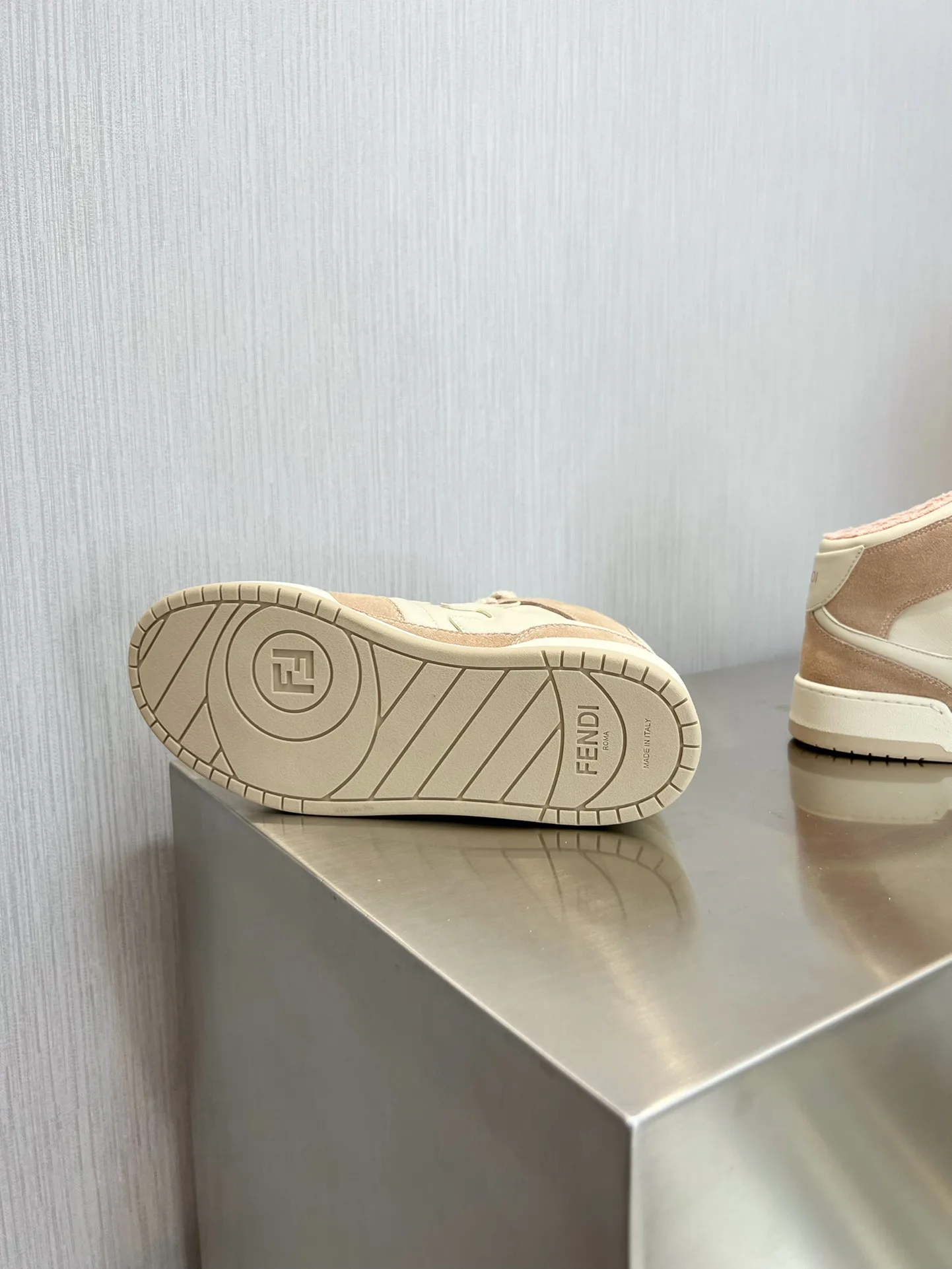 Кроссовки Женские Fendi 4536