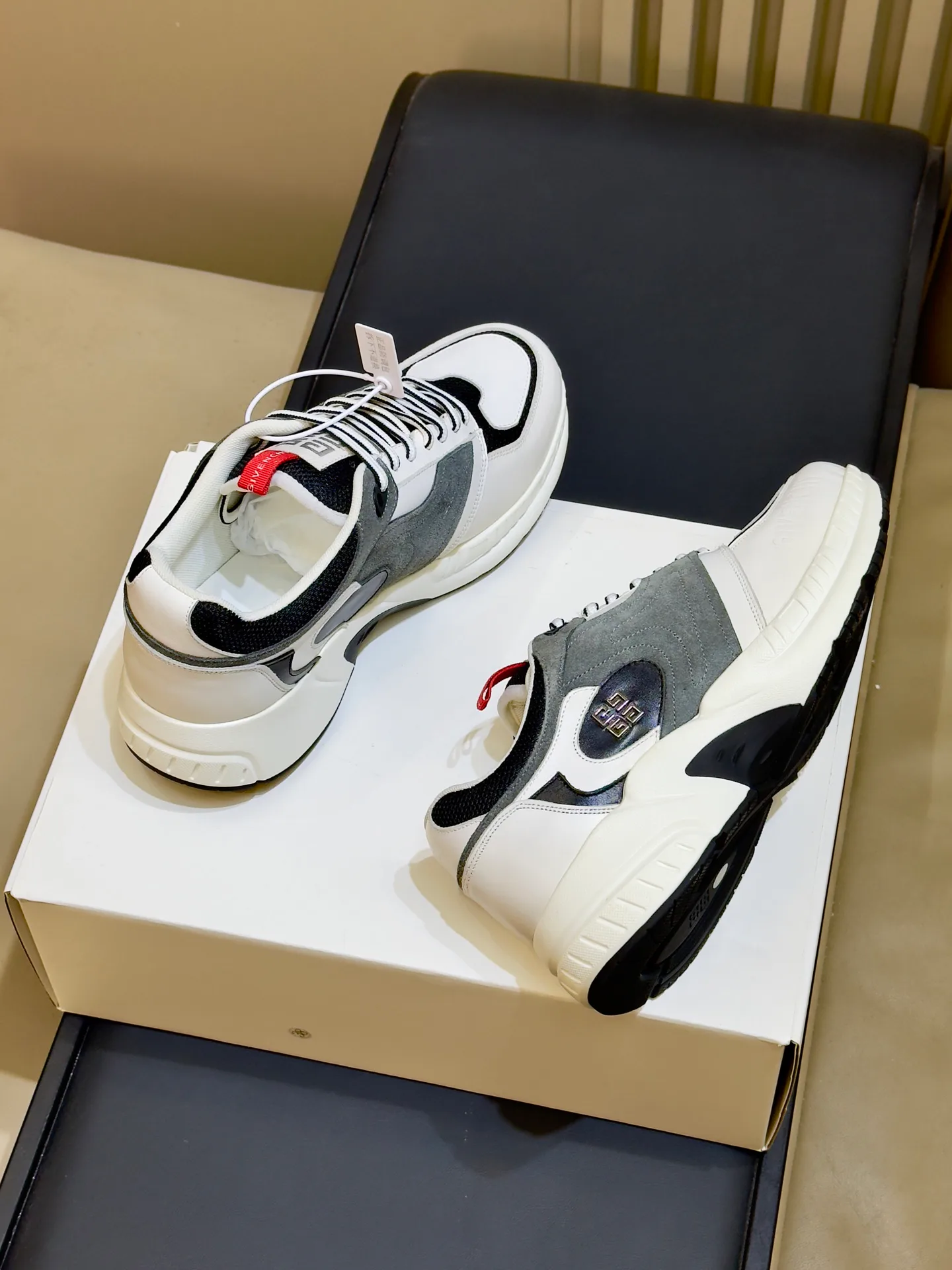 Кроссовки Женские Givenchy 18073545