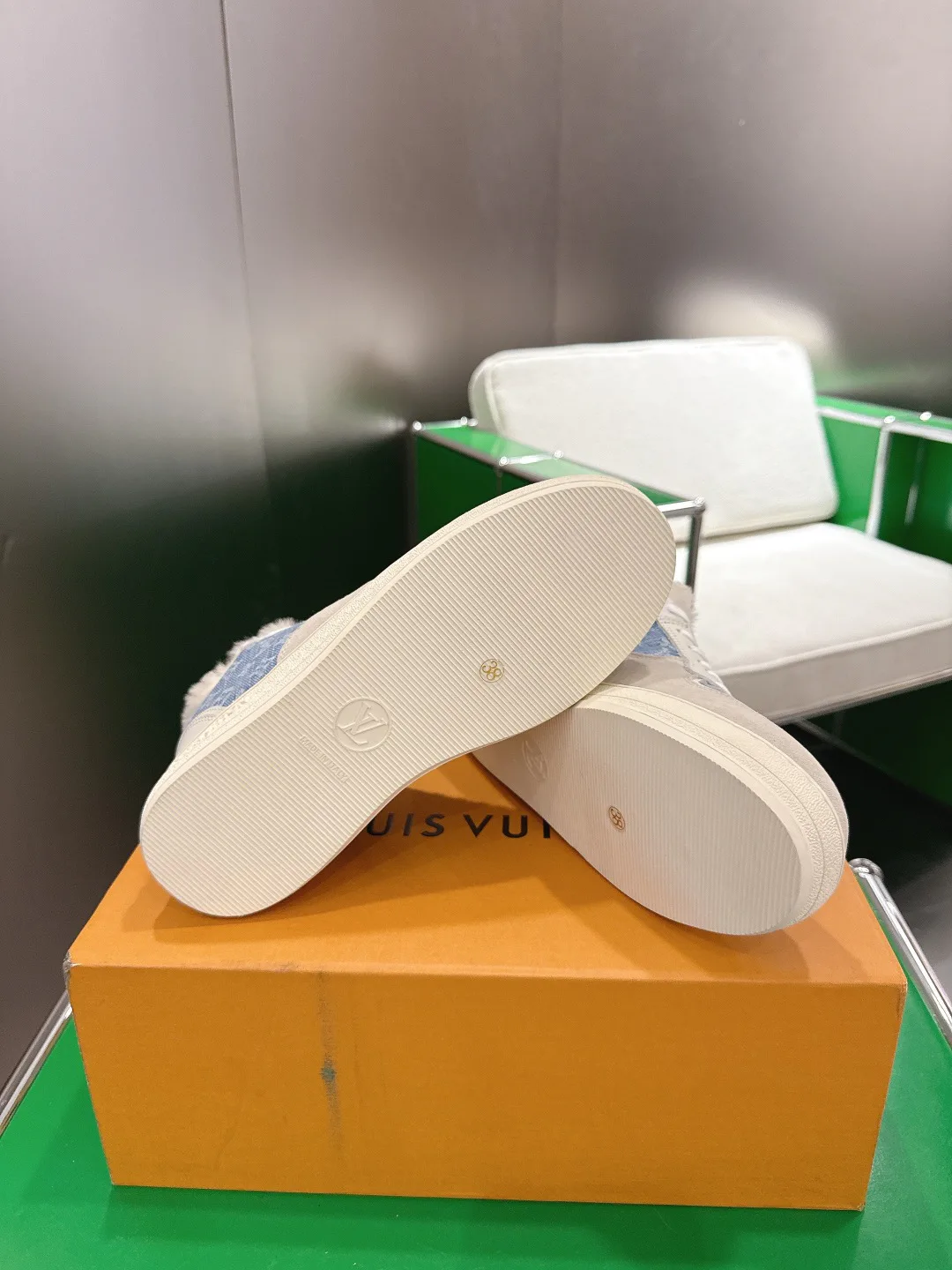 Кроссовки Женские Louis Vuitton 402100