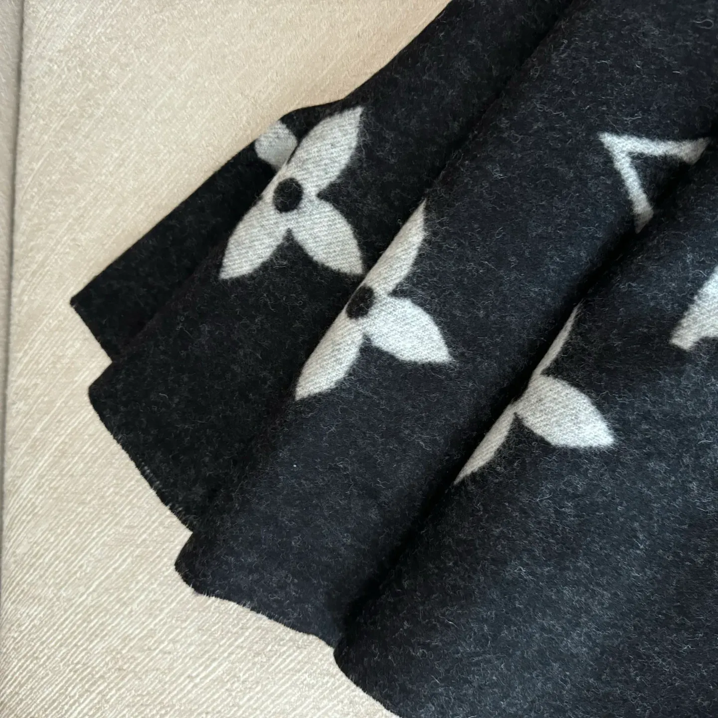 Шарфы Louis Vuitton 6086097