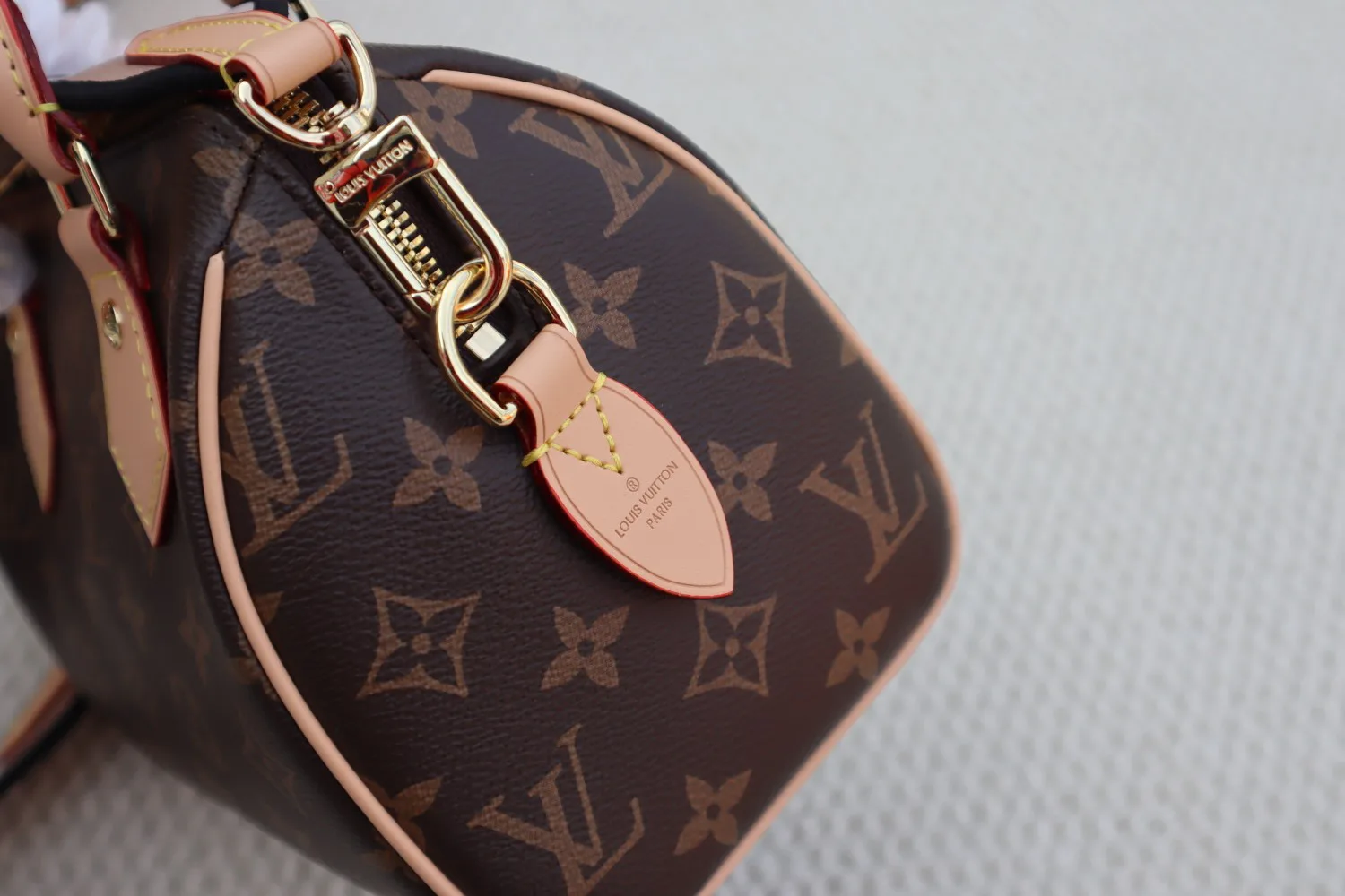 Классические Сумки Женские Louis Vuitton 18088970