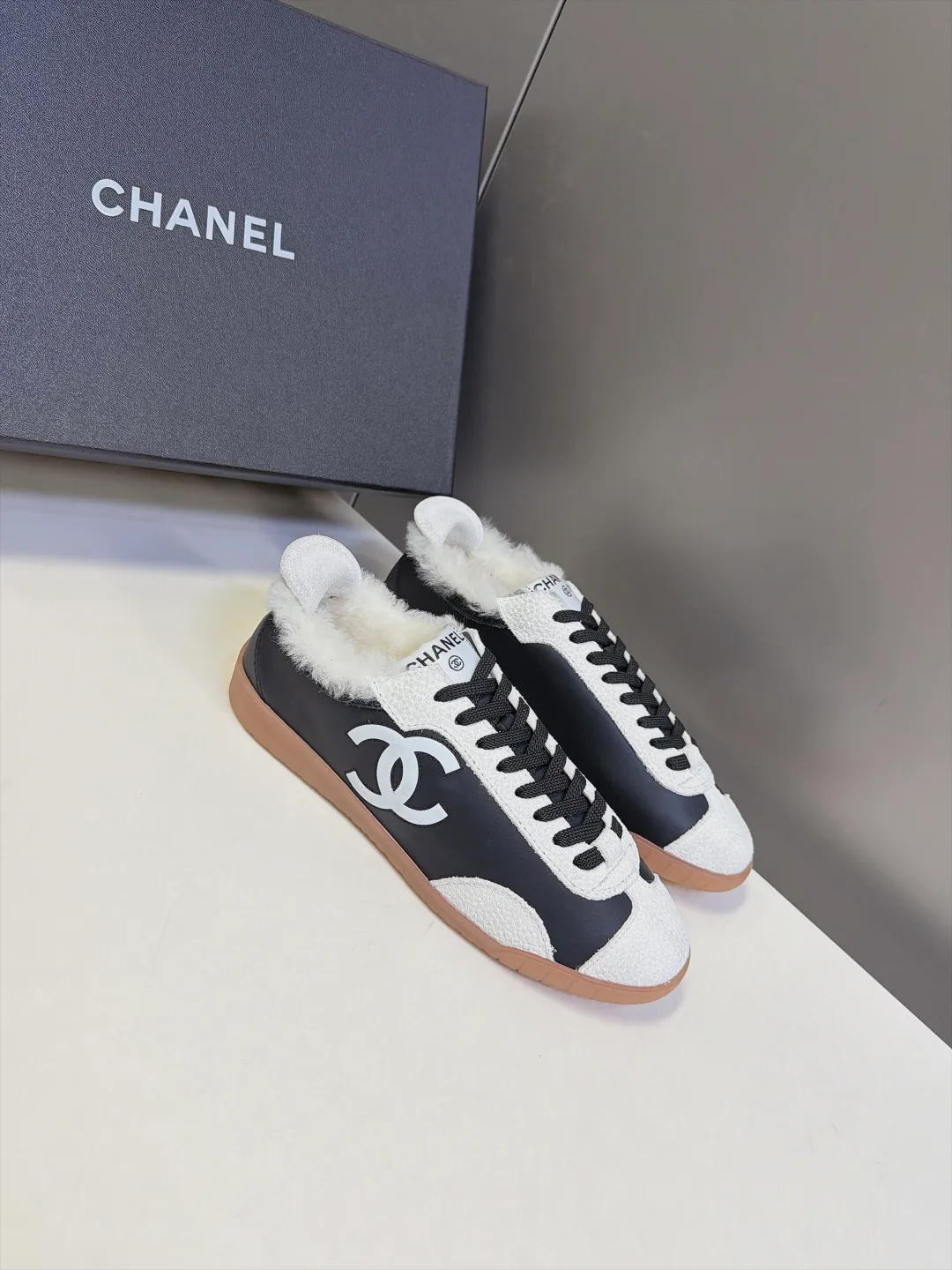 Кроссовки Женские Chanel 19108526