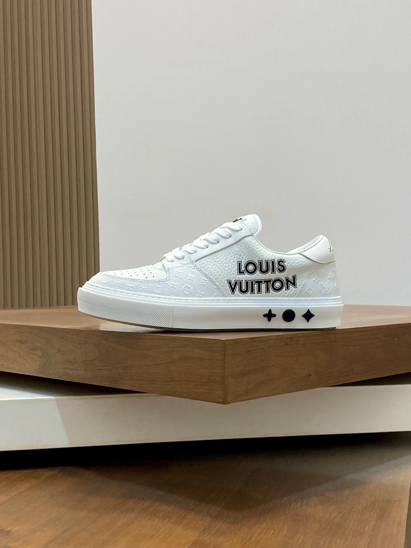 Кроссовки Мужские Louis Vuitton 13553770