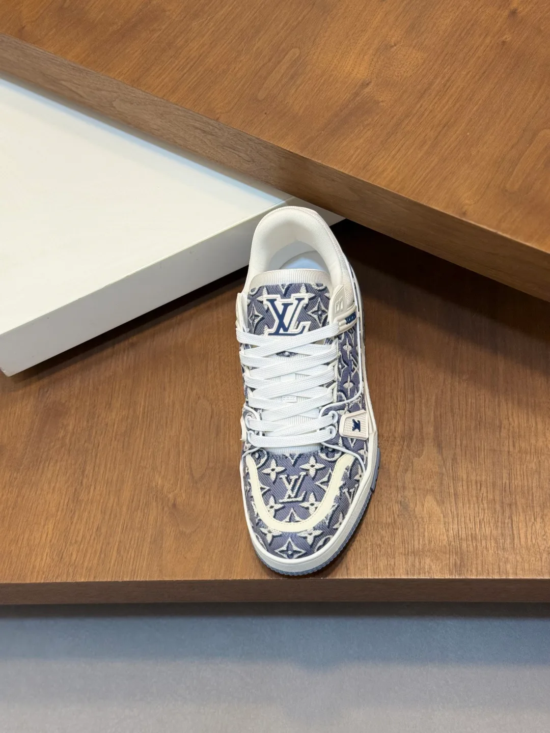 Кроссовки Женские Louis Vuitton 17447608