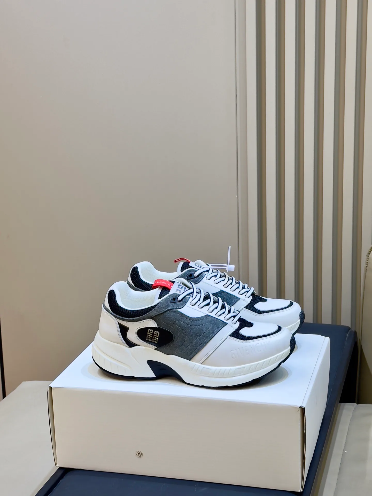 Кроссовки Женские Givenchy 18073545