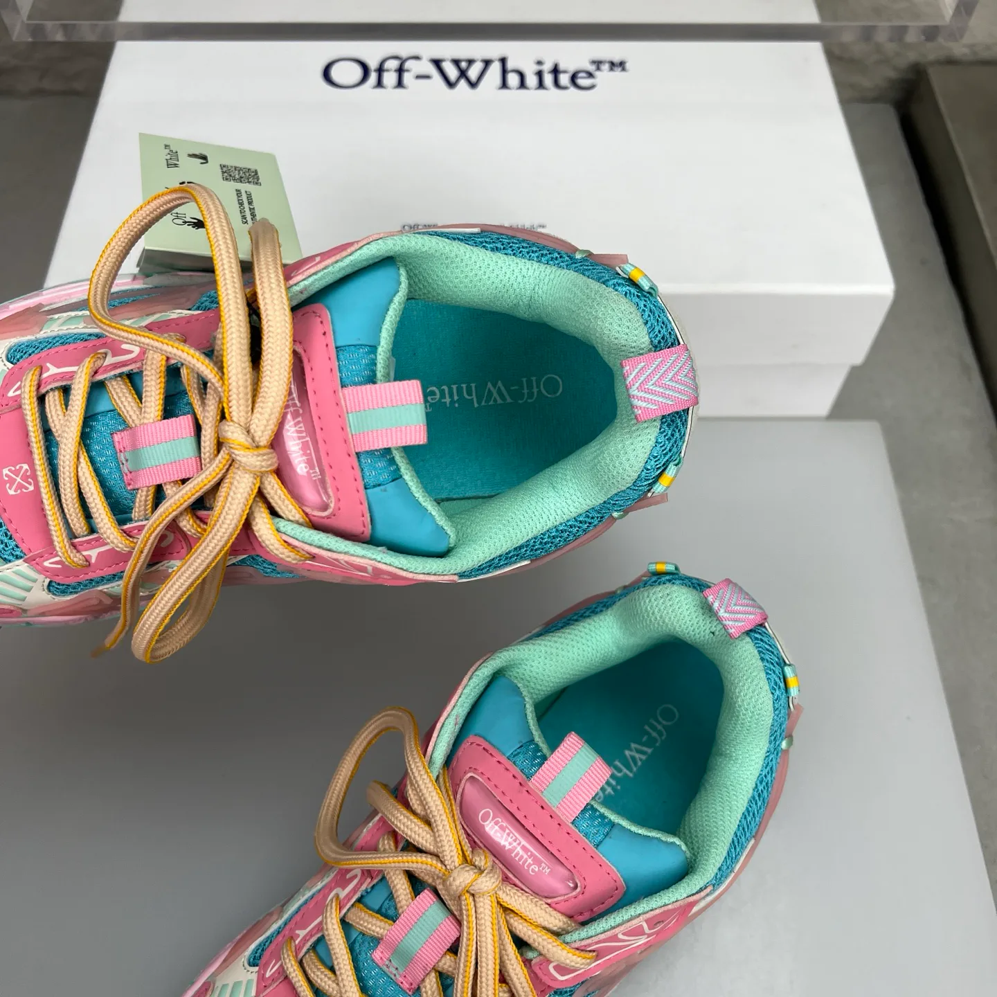 Кроссовки Женские Off-White 18351529