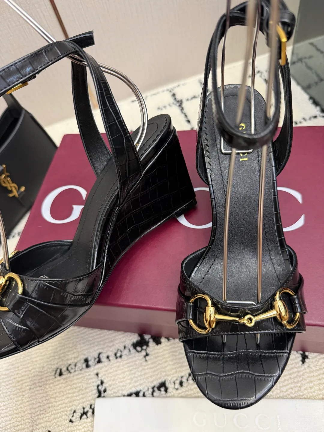 Босоножки Женские Gucci 18049072