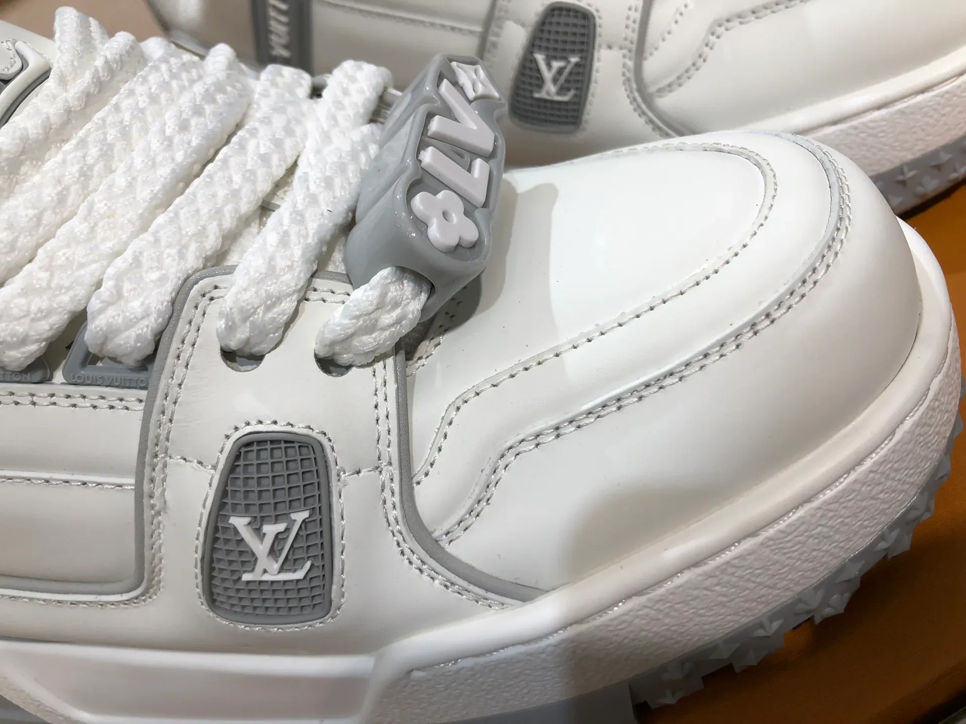 Кроссовки Женские Louis Vuitton 1124348