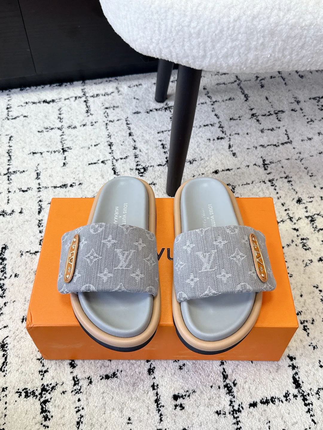 Шлепанцы Женские Louis Vuitton 1752812