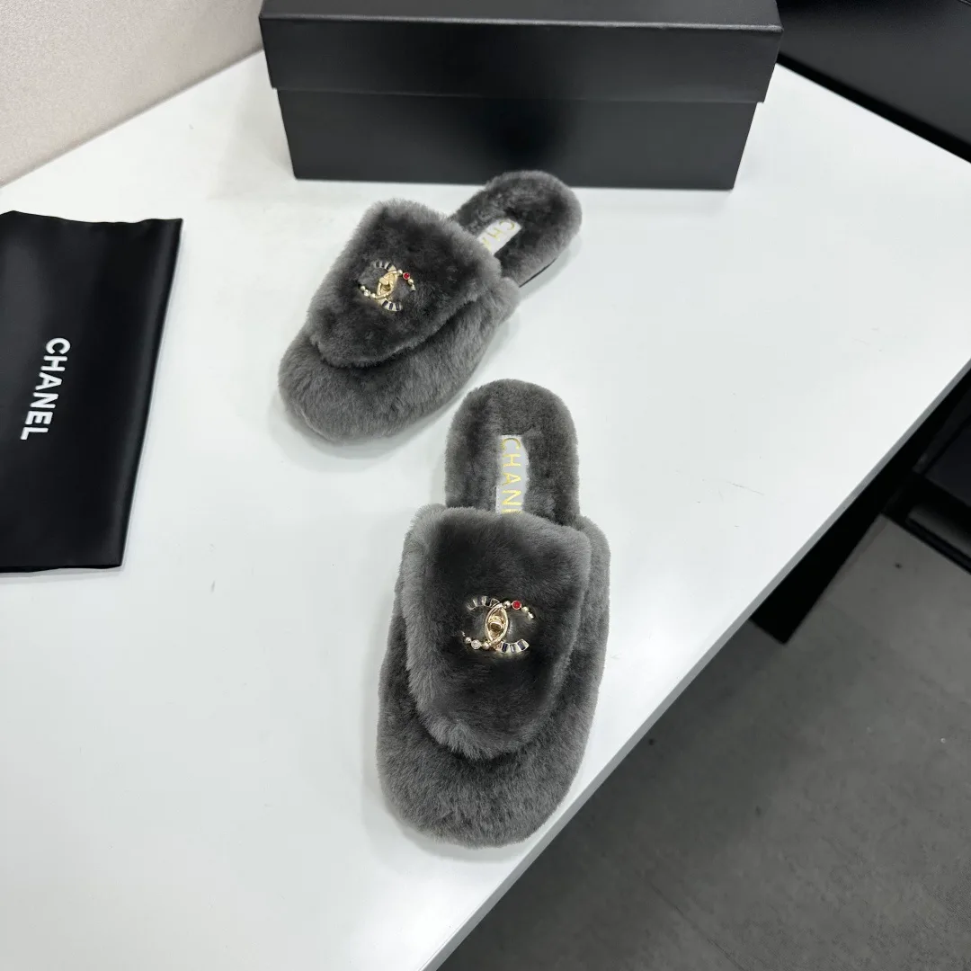 Тапочки Женские Chanel 18436109