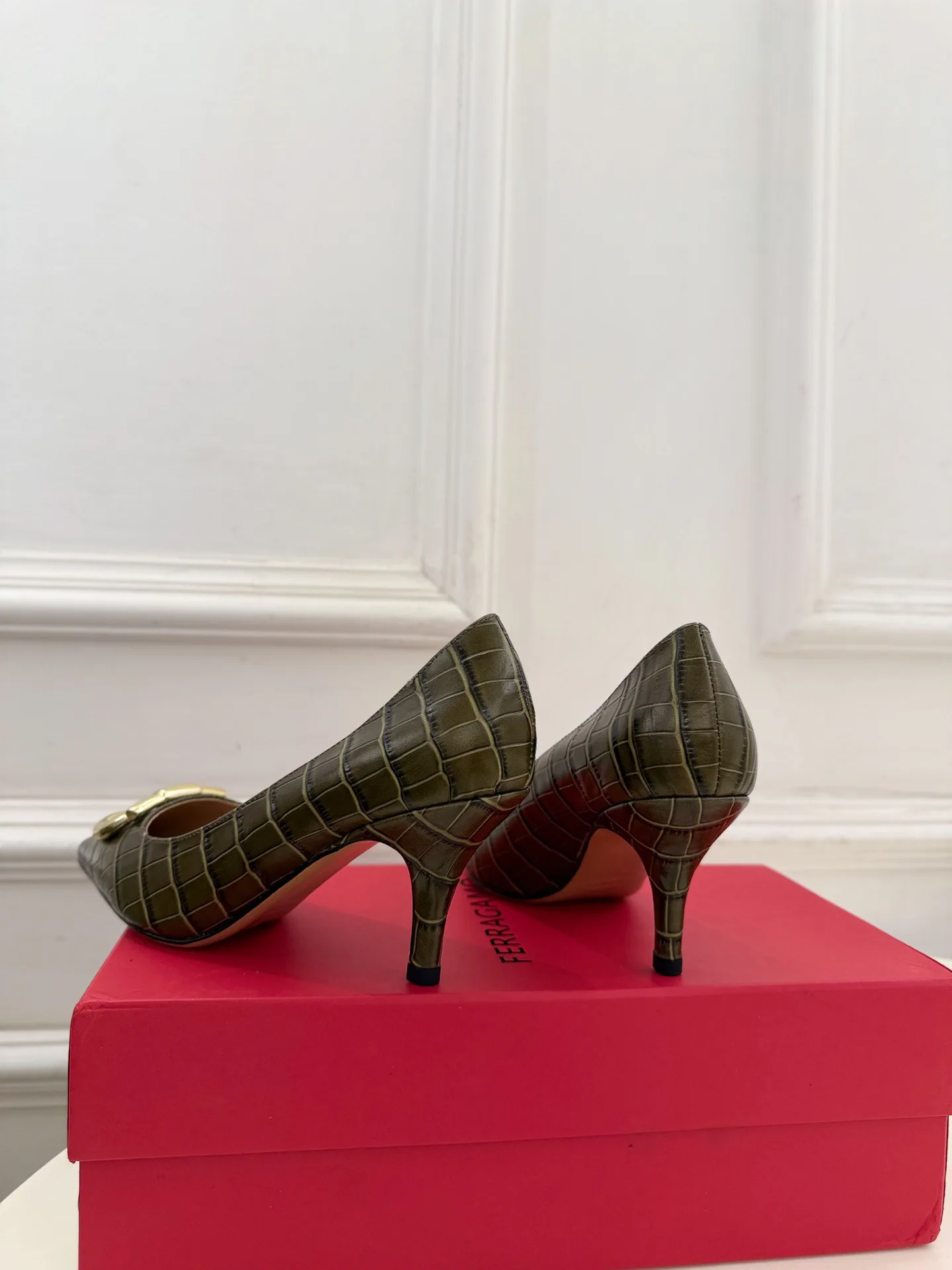 Туфли Женские Salvatore Ferragamo 18034097