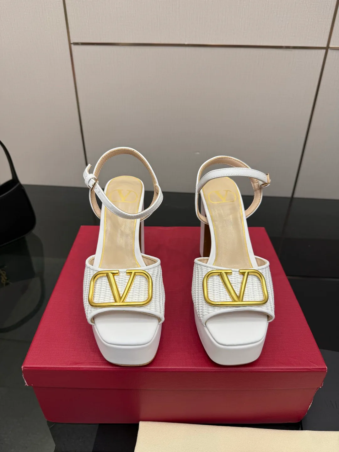 Босоножки Женские Valentino 13241321