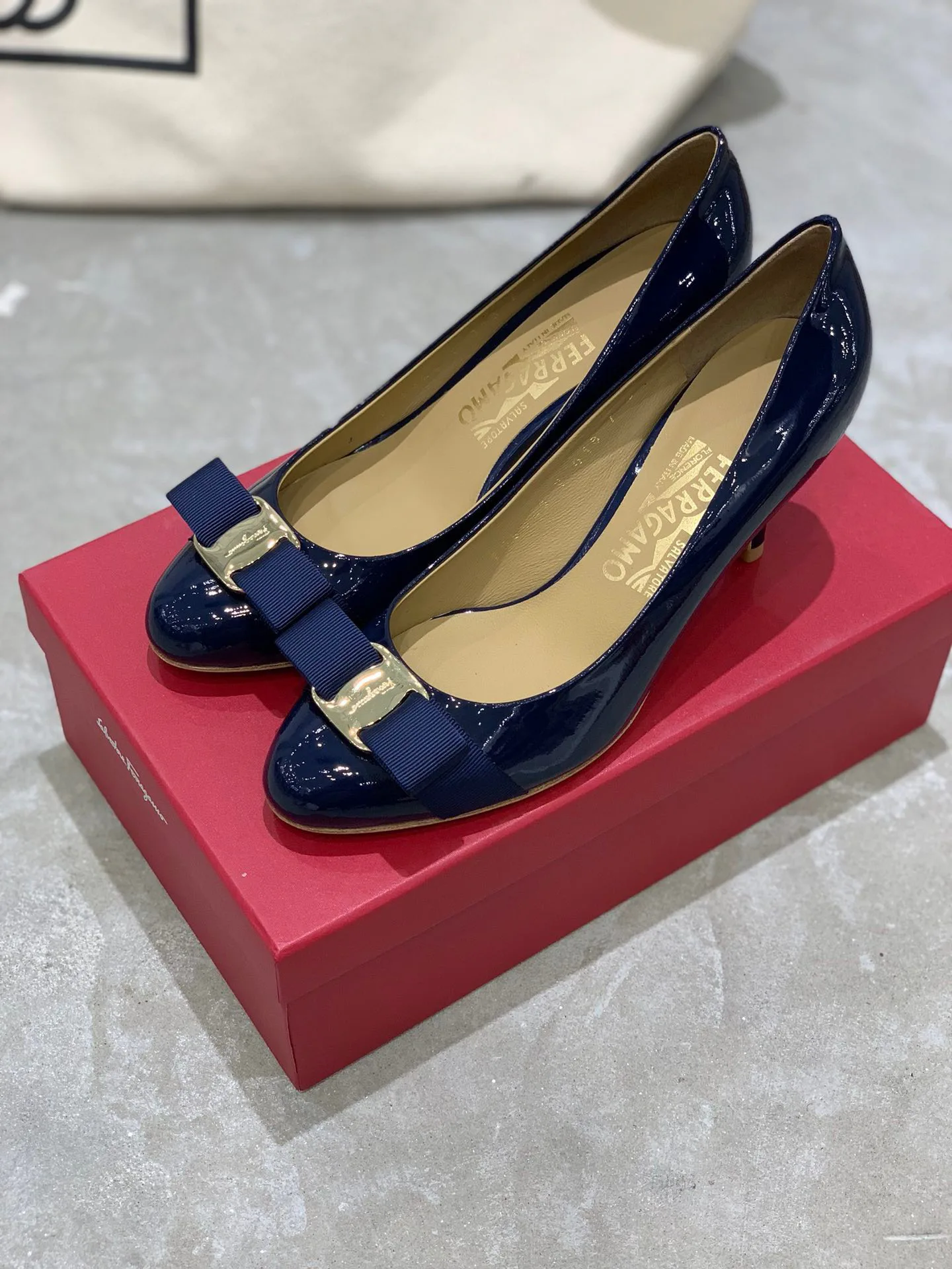 Туфли Женские Salvatore Ferragamo 18340722