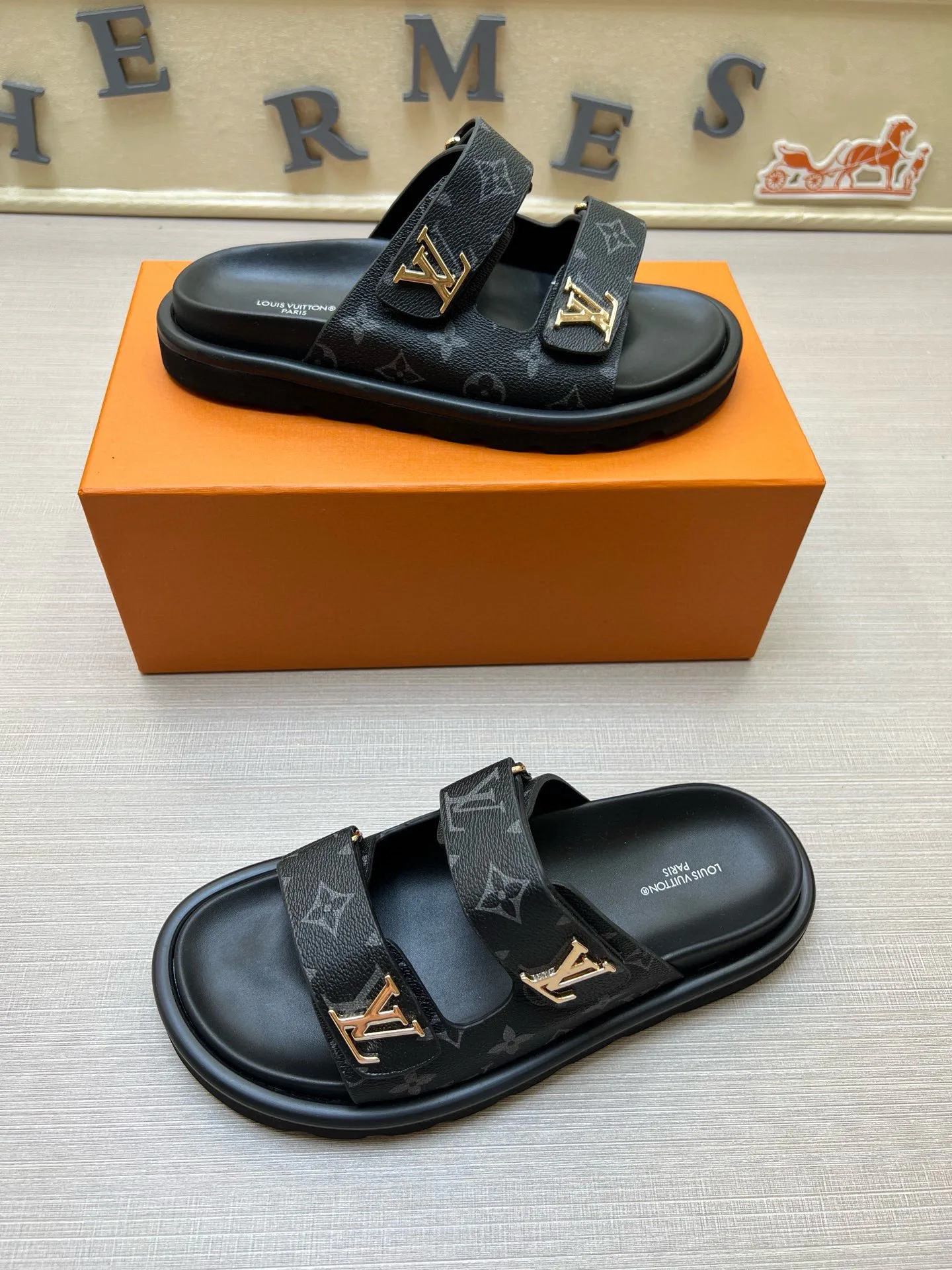 Шлепанцы Женские Louis Vuitton 9801571