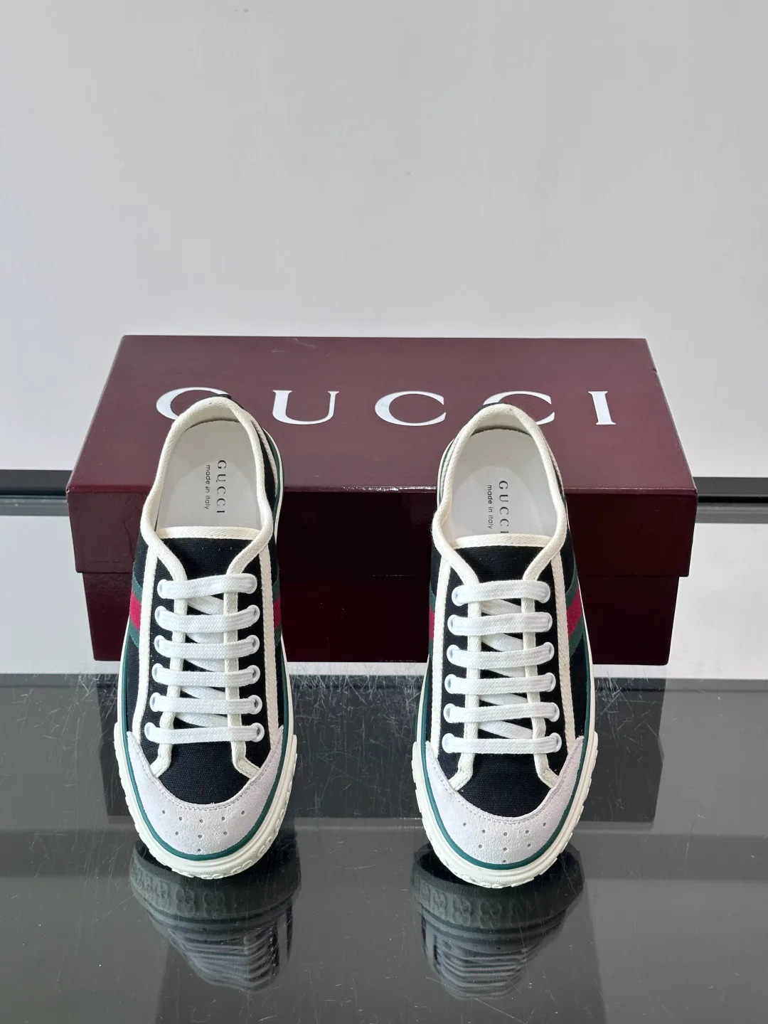 Кроссовки Женские Gucci 17941060