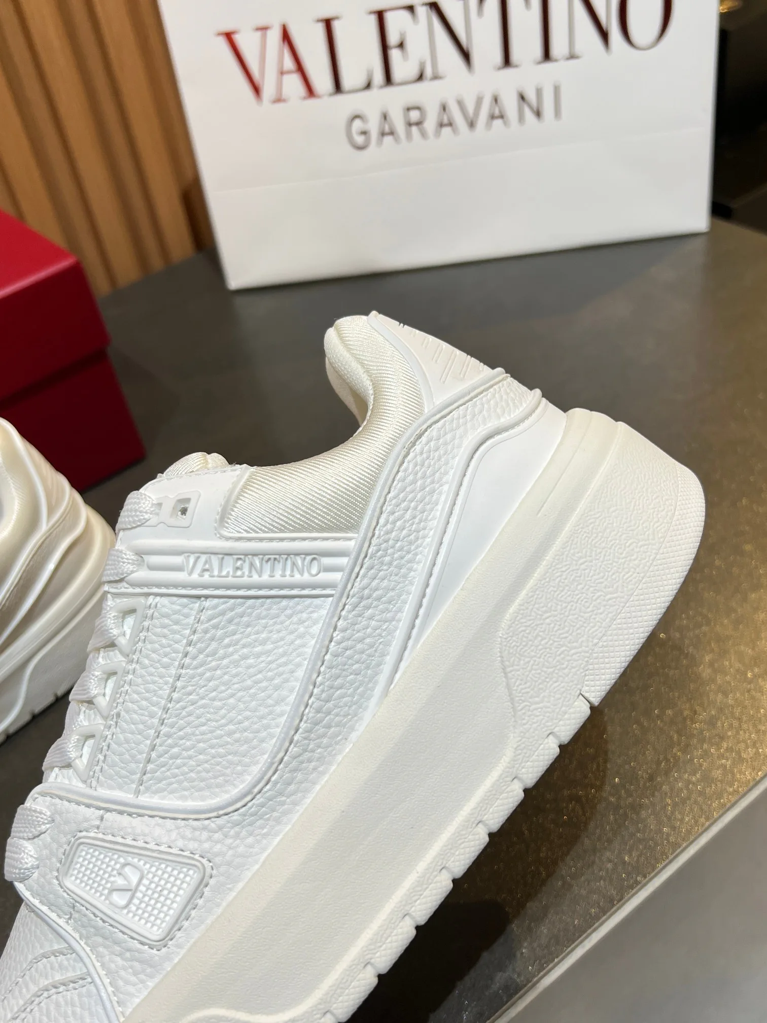 Кроссовки Женские Valentino 11575960