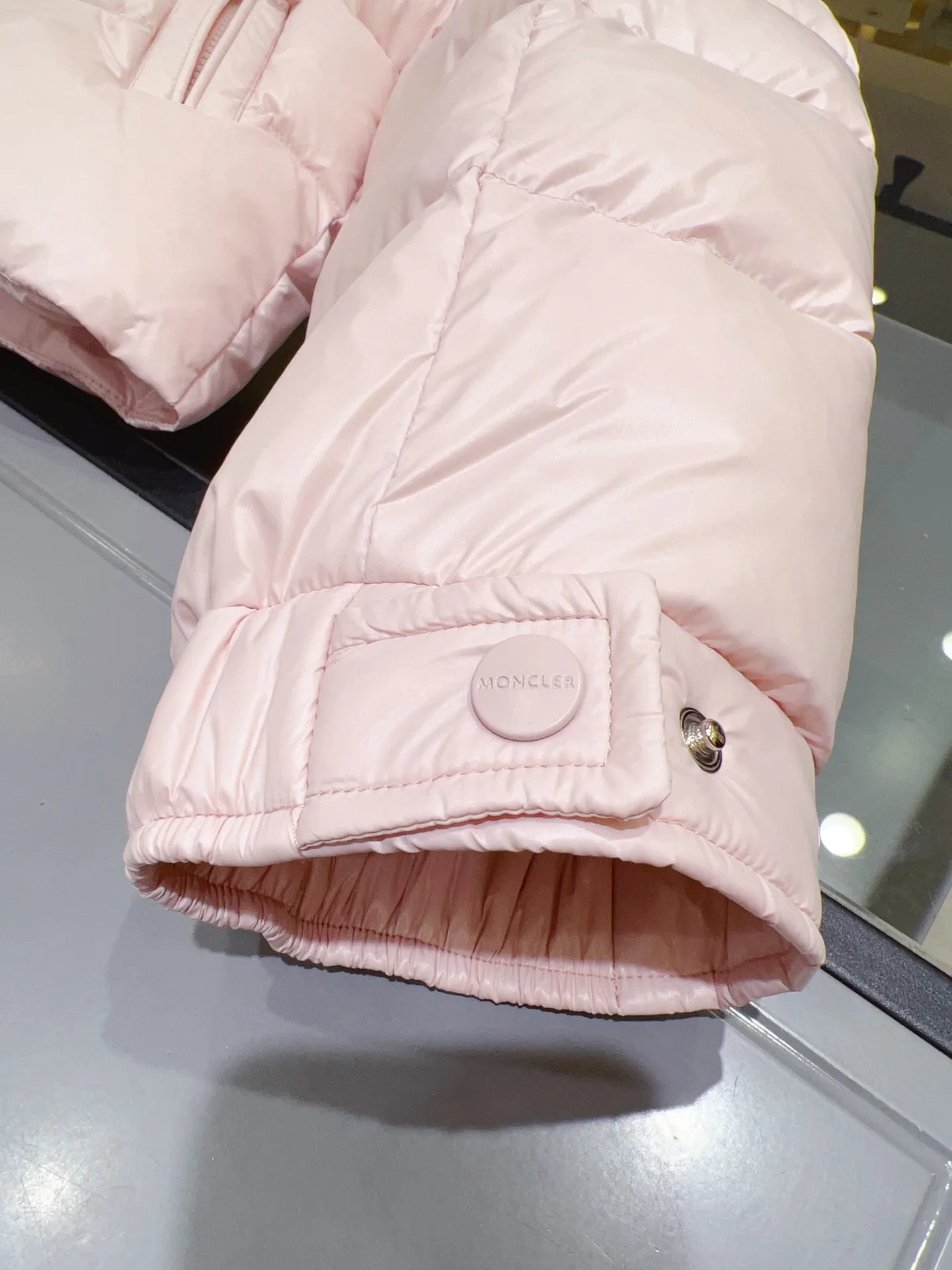 Куртки И Пуховики Женские Moncler 18368423