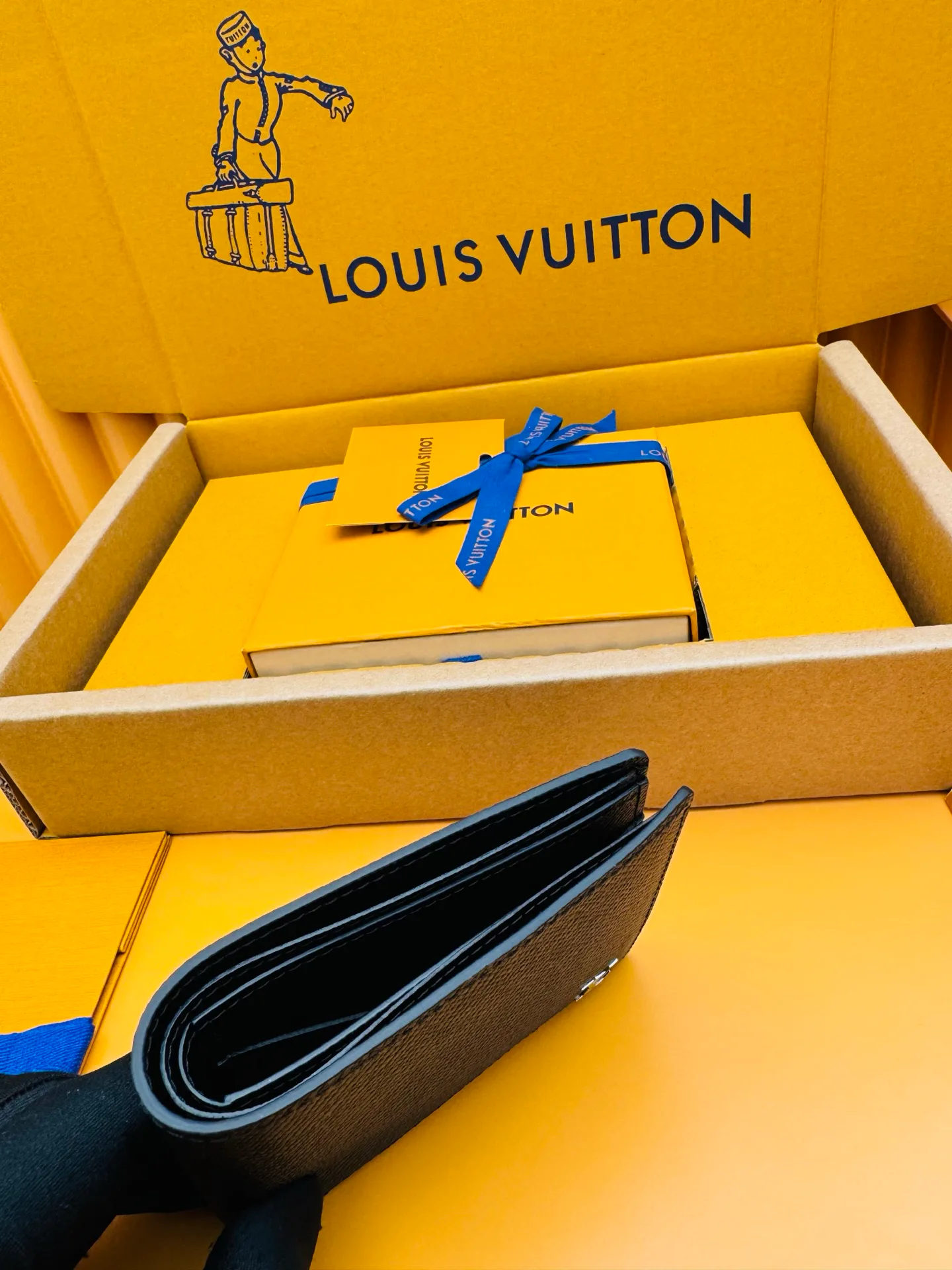 Клатчи Женские Louis Vuitton 1923366