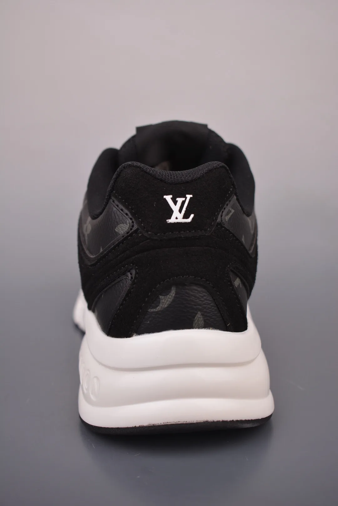 Кроссовки Мужские Louis Vuitton 17429977
