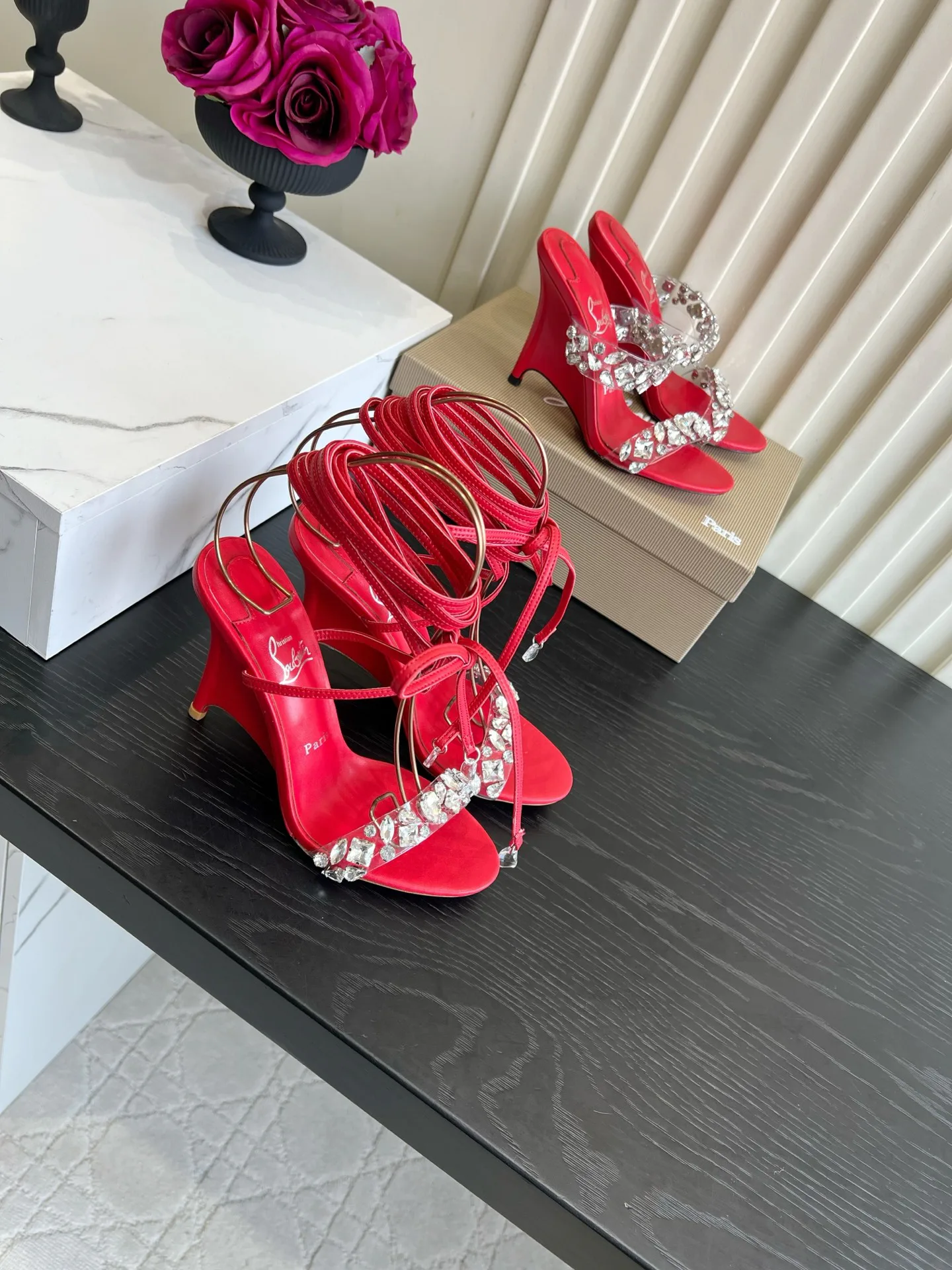 Босоножки Женские Christian Louboutin 18614263