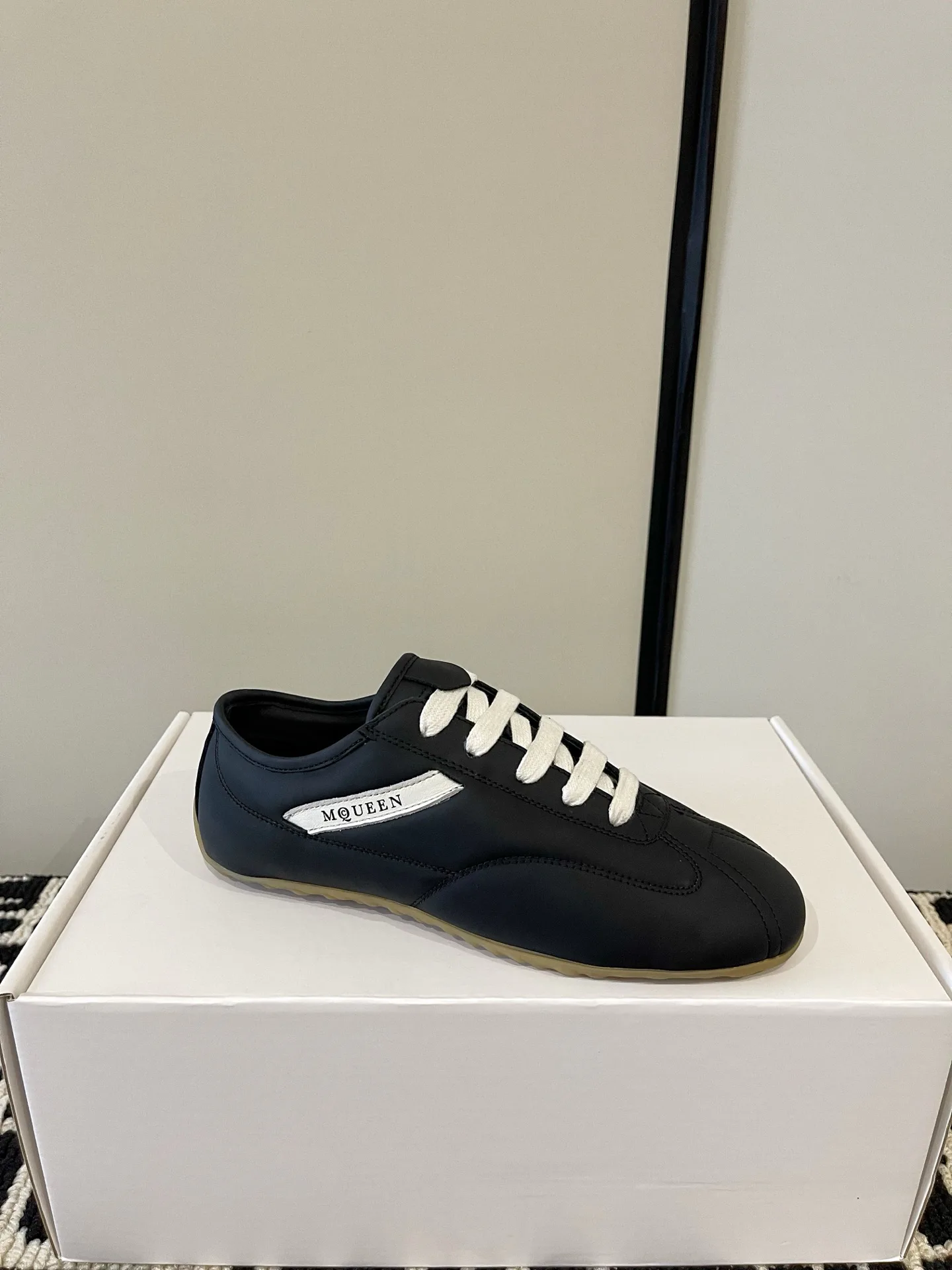 Кроссовки Женские Alexander Mcqueen 18386235