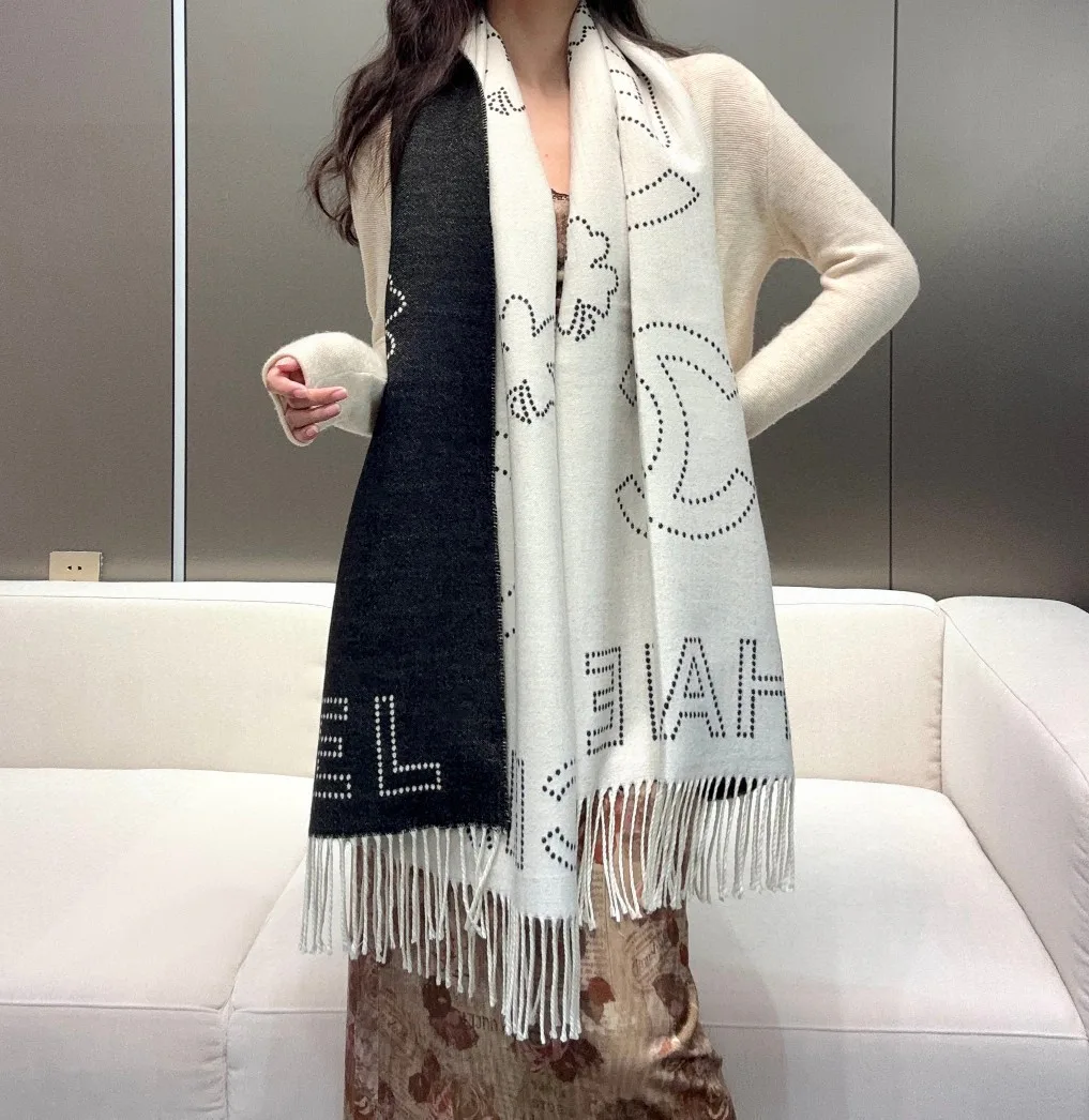 Шарфы Chanel 18322286