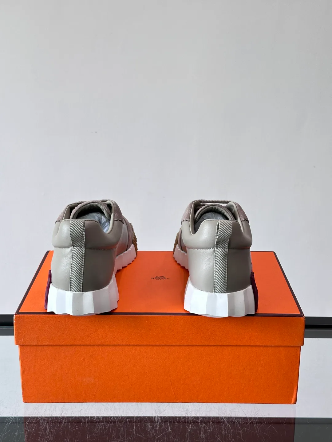 Кроссовки Женские Hermes 18102591