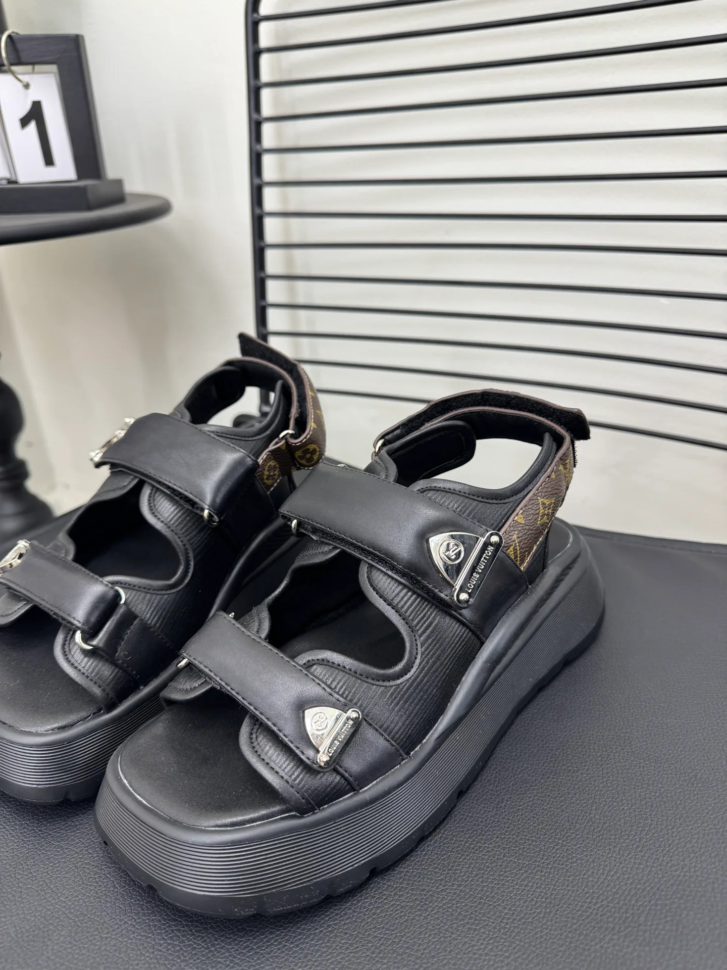 Сандалии Женские Louis Vuitton 11055249