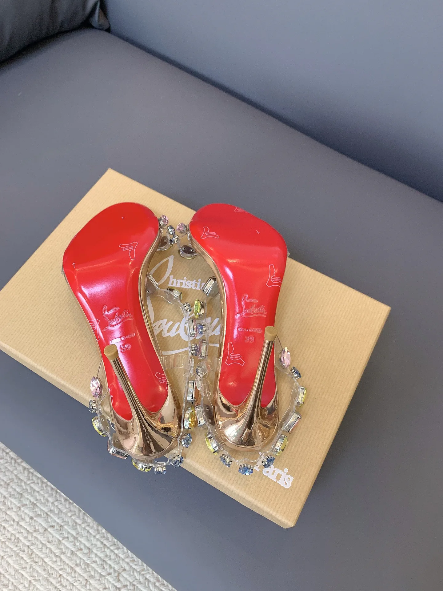Босоножки Женские Christian Louboutin 17656589