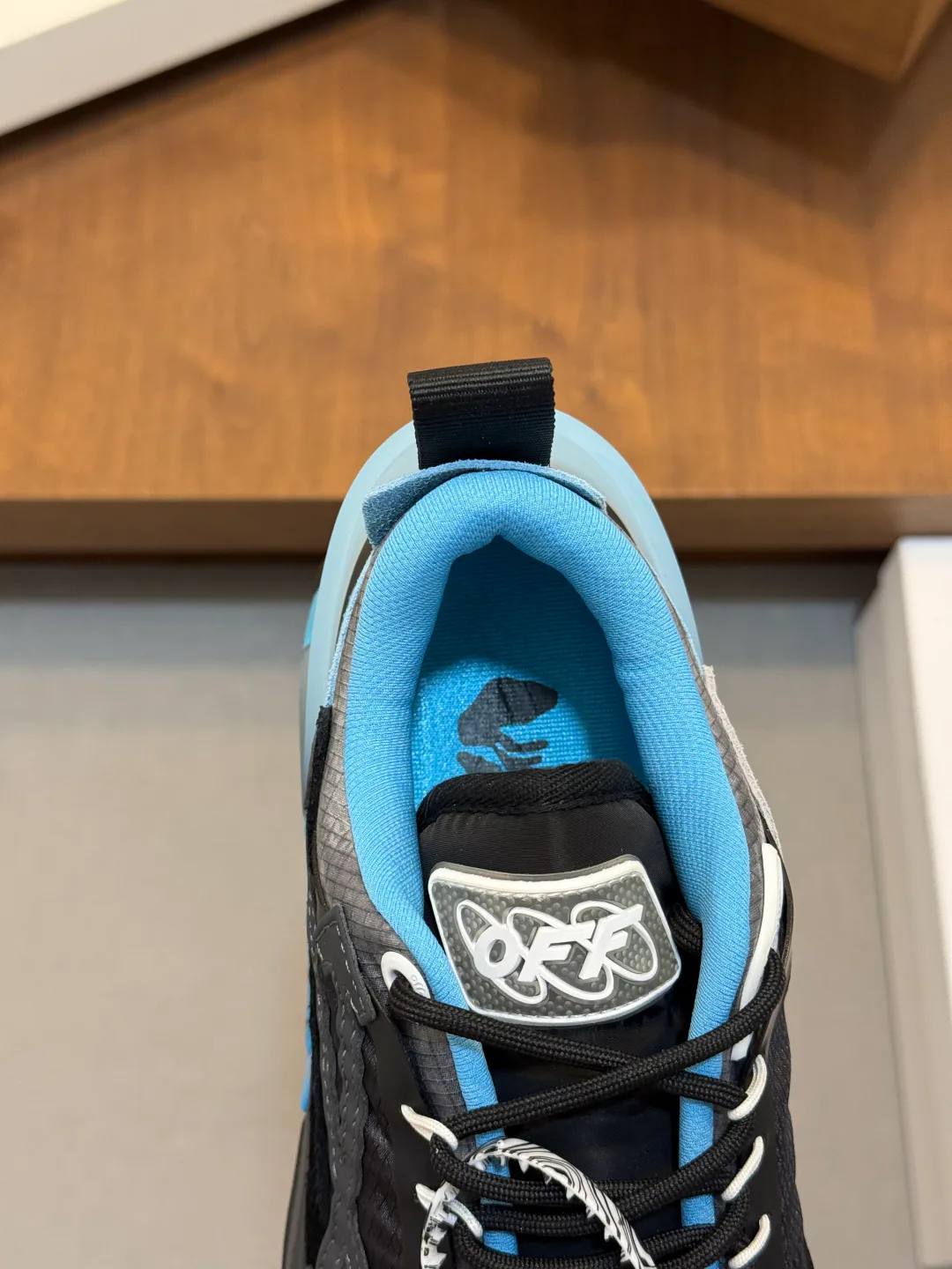 Кроссовки Женские Off-White 17908774