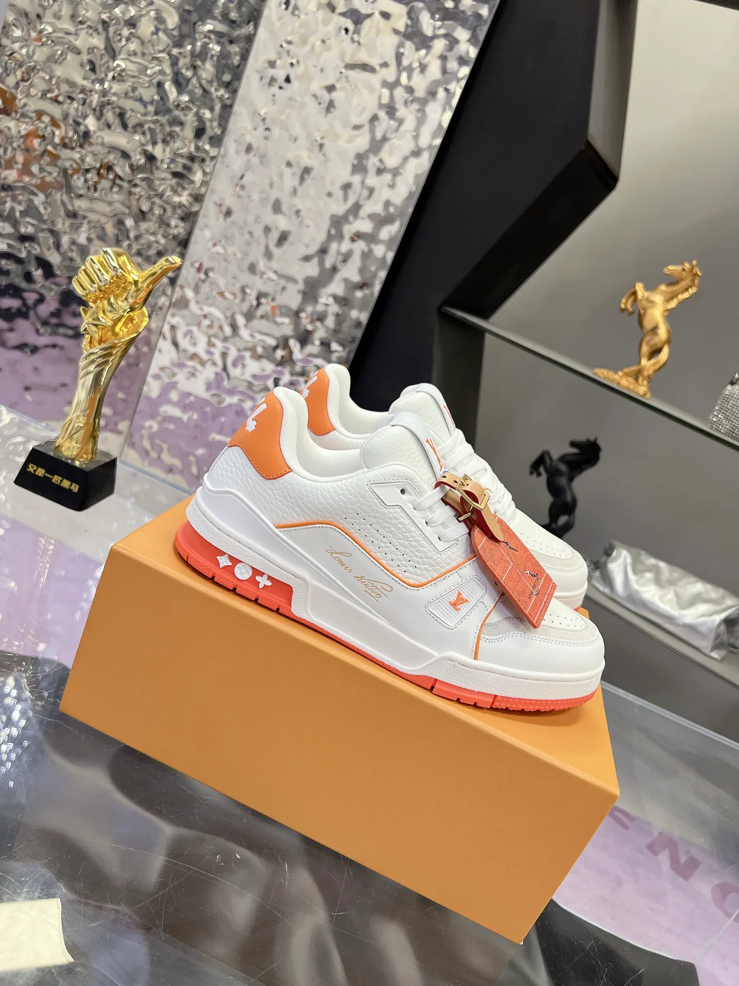 Кроссовки Женские Louis Vuitton 17635606