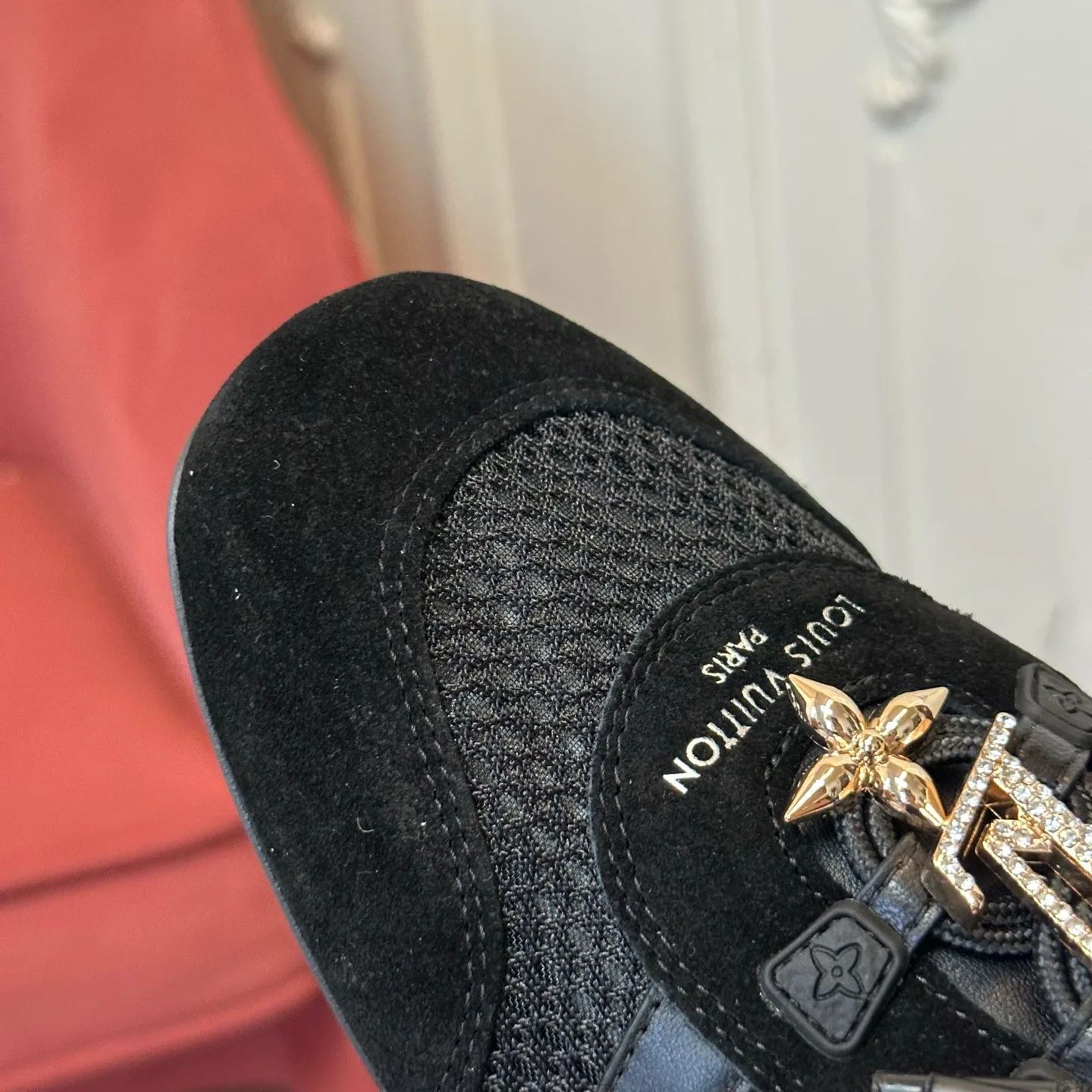 Кроссовки Женские Louis Vuitton 18120468