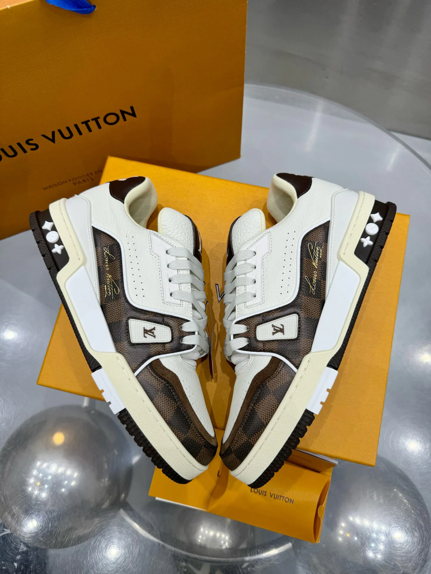 Кроссовки Женские Louis Vuitton 19073372