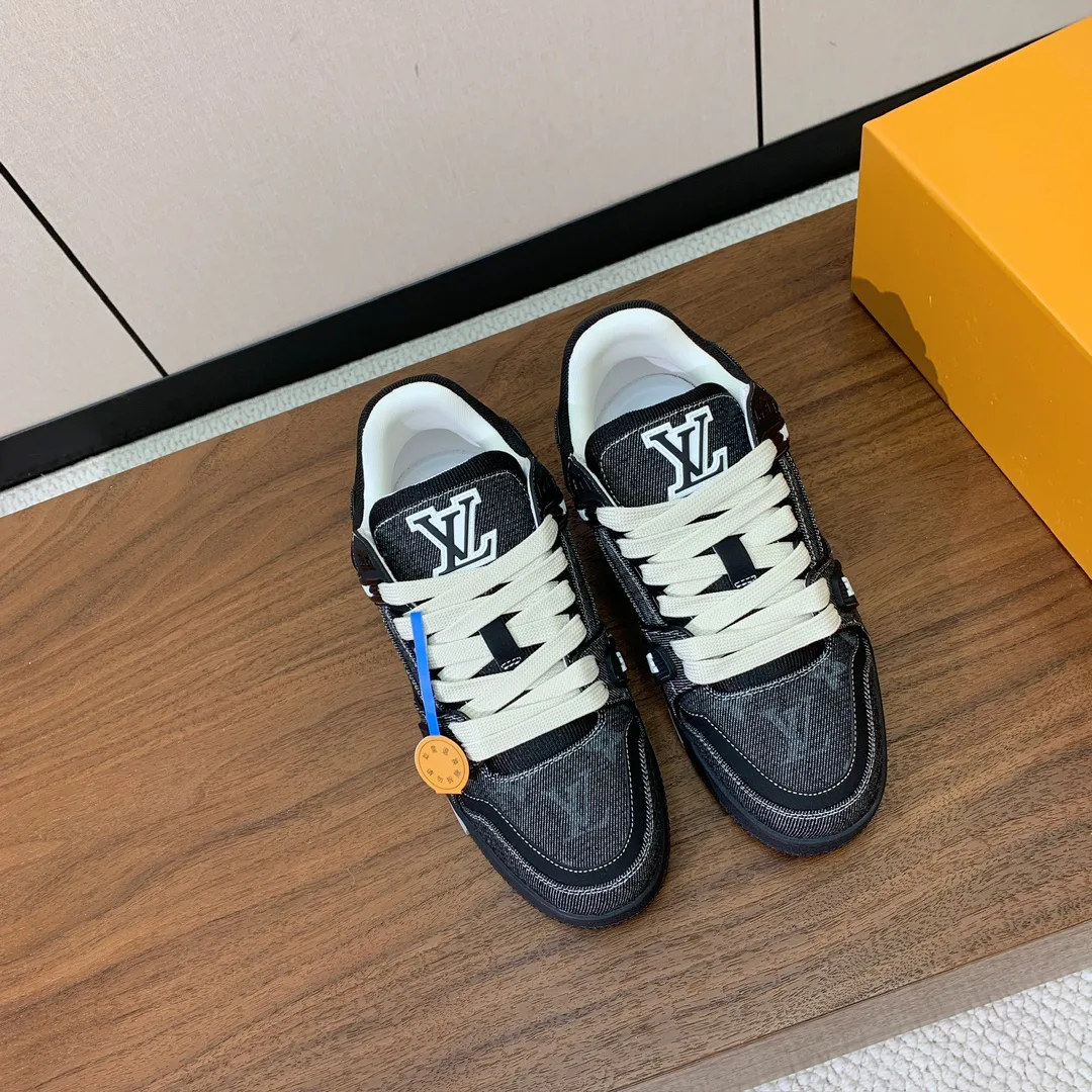 Кроссовки Женские Louis Vuitton 10236195