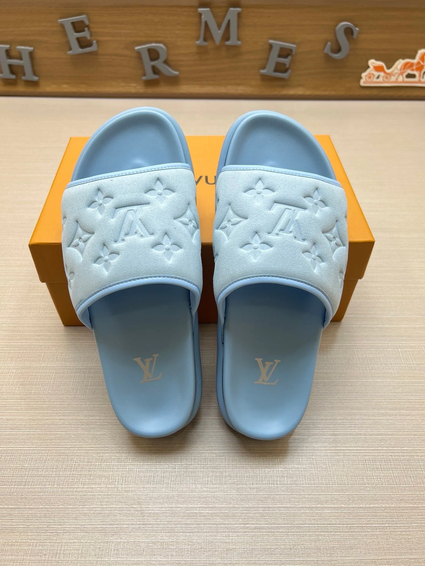 Шлепанцы Женские Louis Vuitton 18011813
