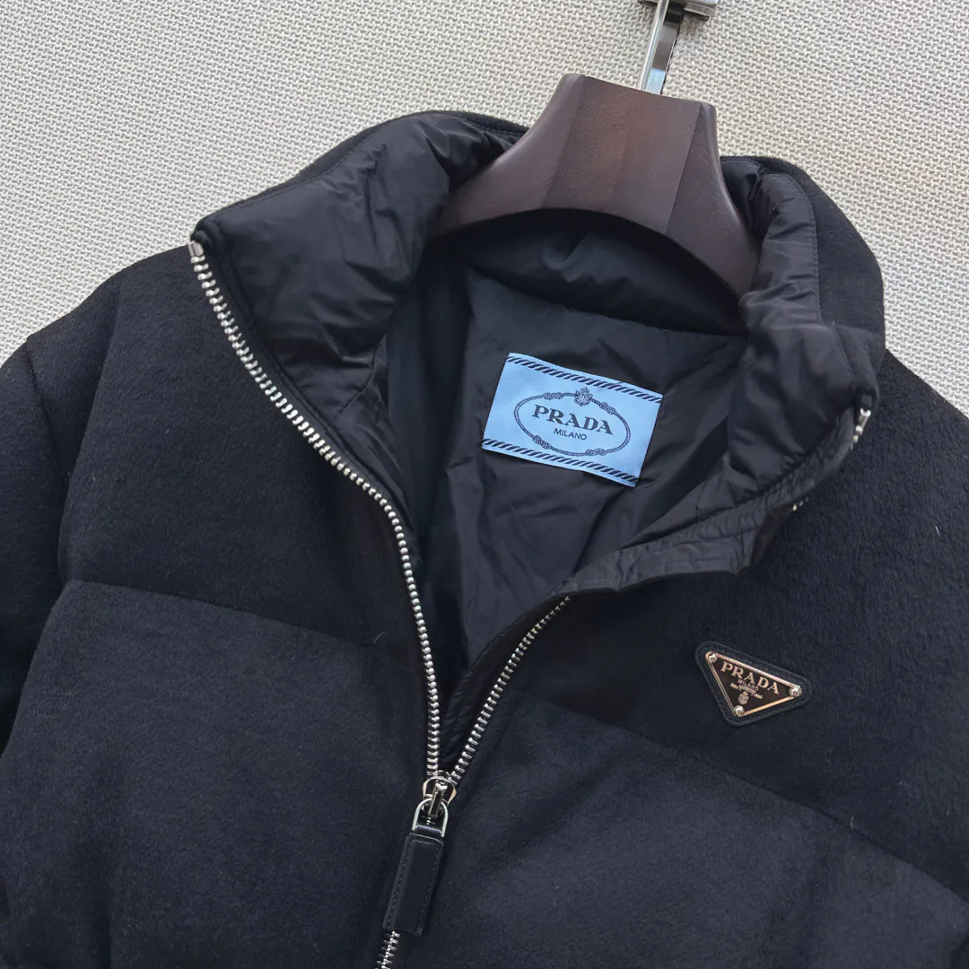 Куртки И Пуховики Женские Prada 18629387