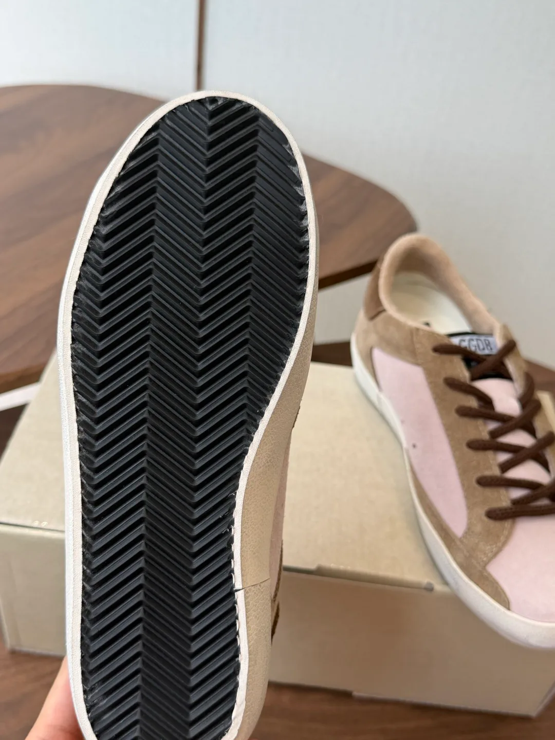 Кроссовки Женские Golden Goose 18146570