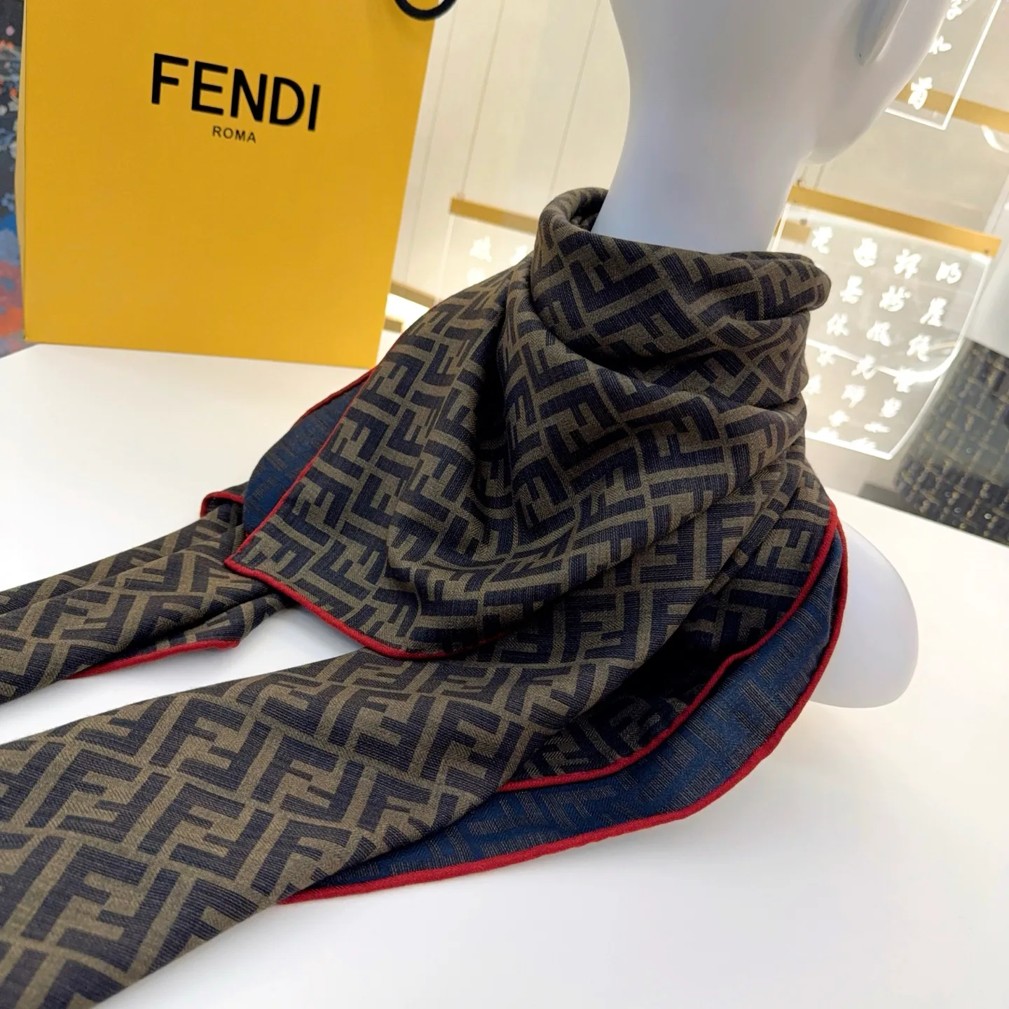 Шарфы Fendi 18287160