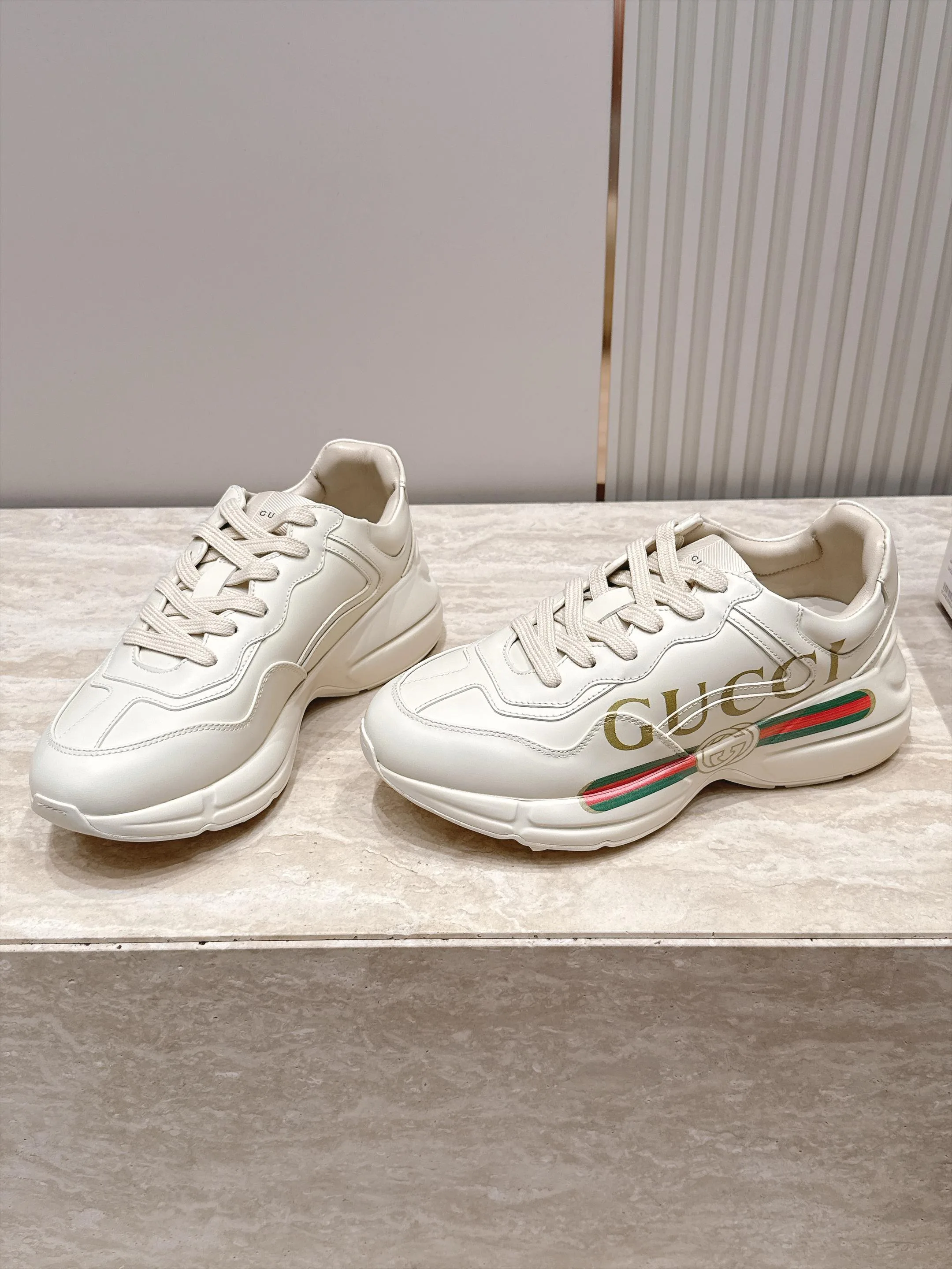 Кроссовки Женские Gucci 18025258