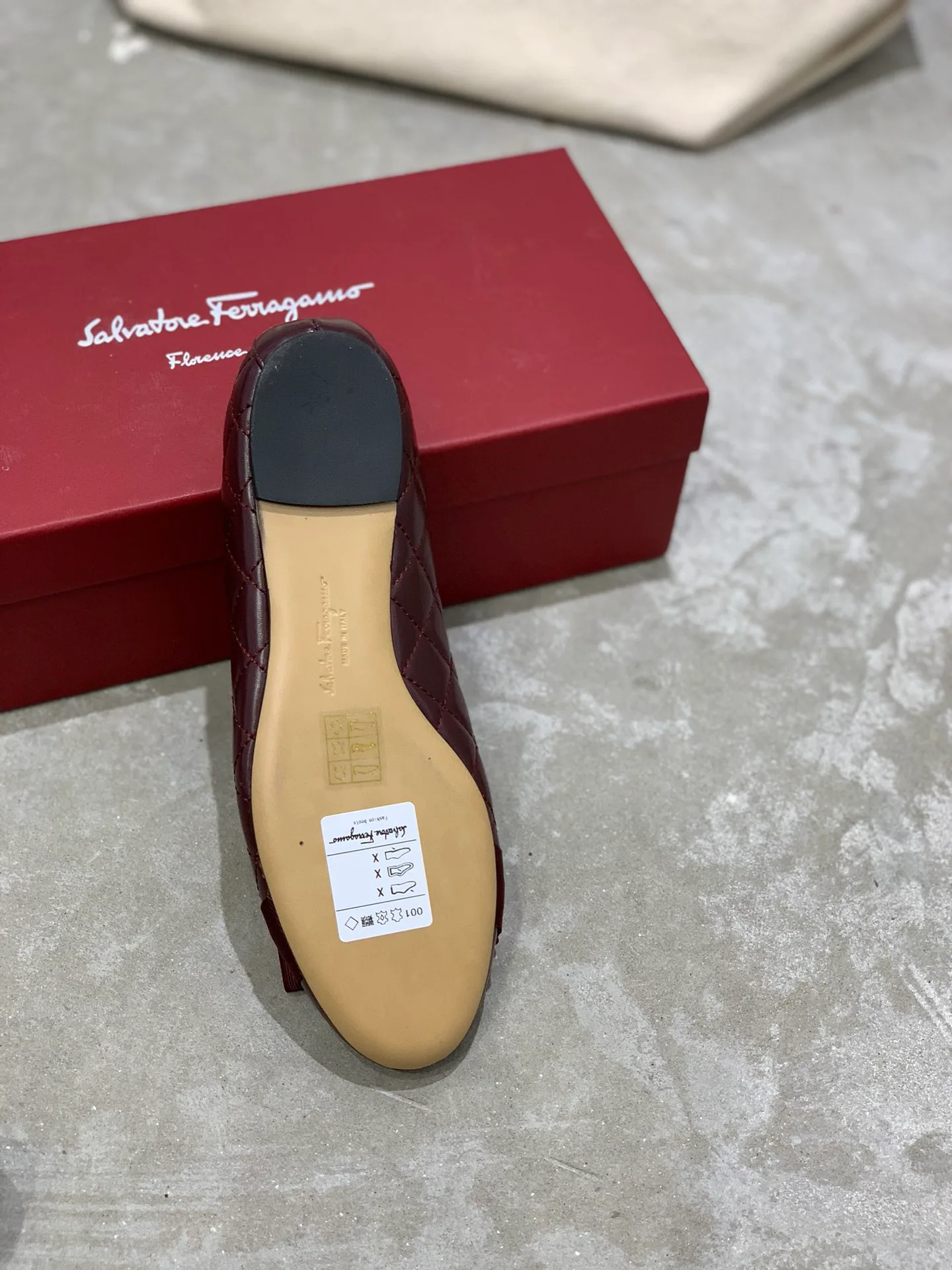 Балетки Женские Salvatore Ferragamo 17642576