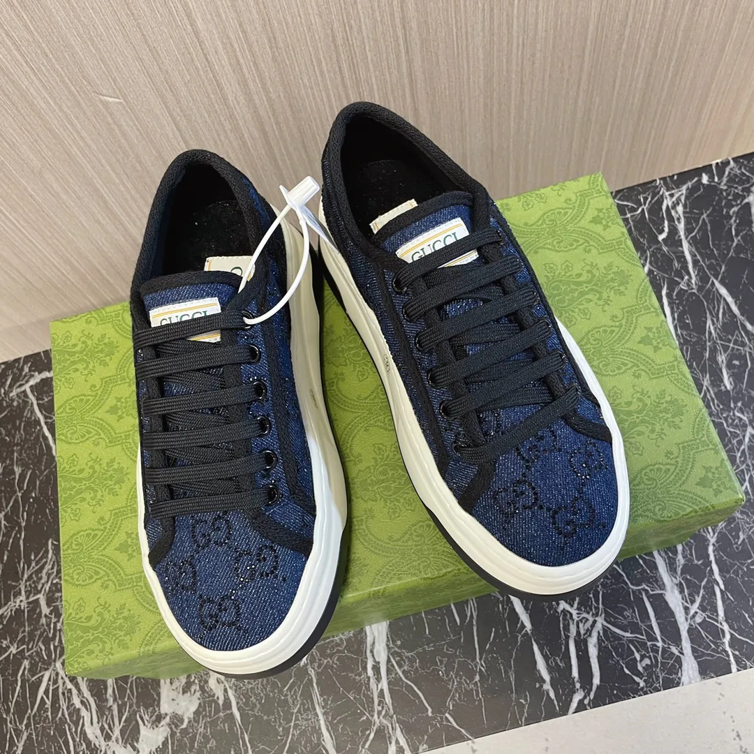 Кроссовки Женские Gucci 19691224